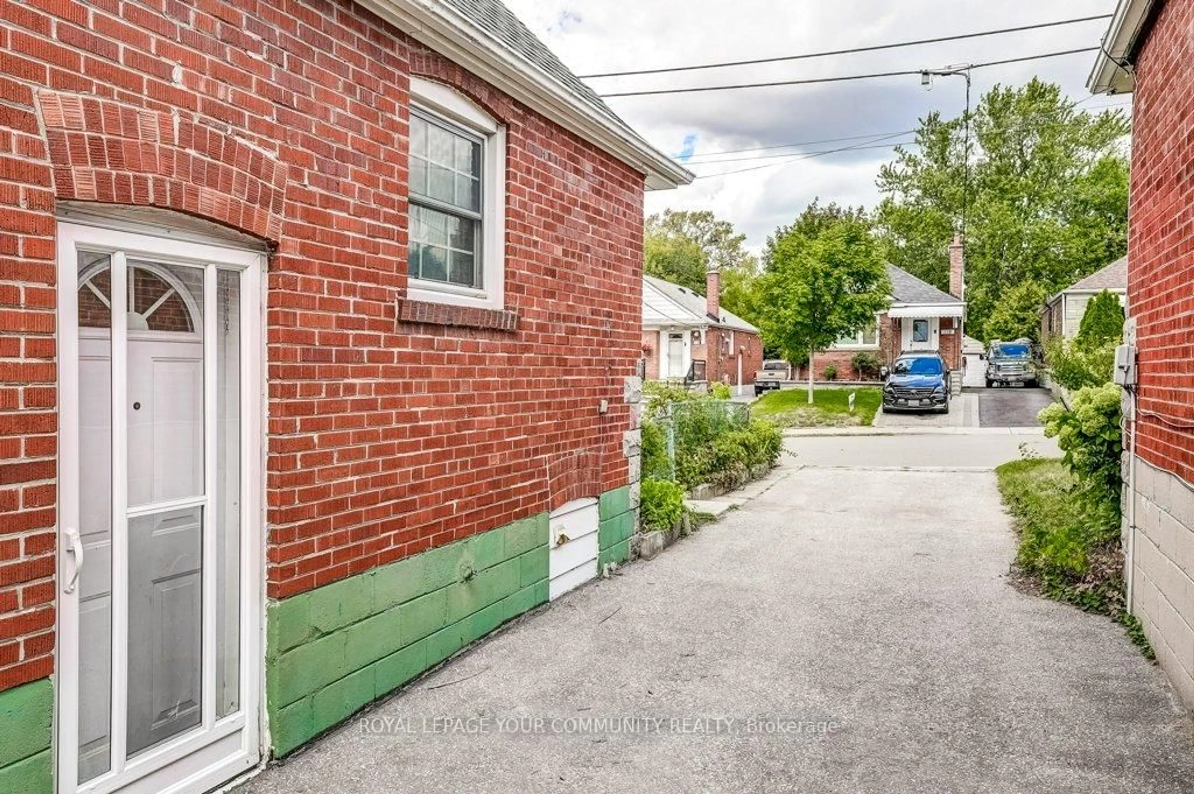 Patio, street for 109 Glencrest Blvd, Toronto Ontario M4B 1L9
