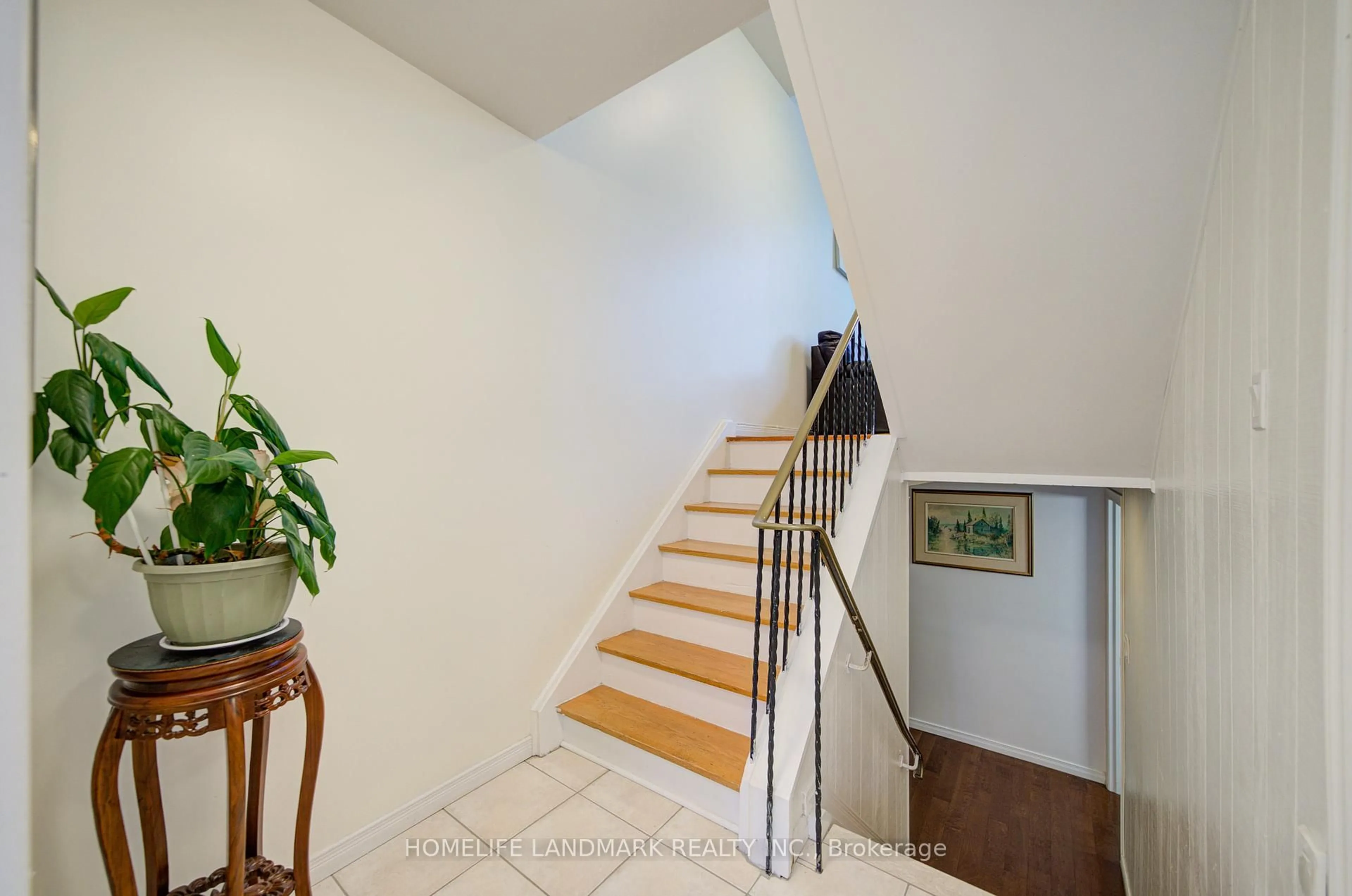 Stairs for 90 Crockamhill Dr #12, Toronto Ontario M1S 2K9