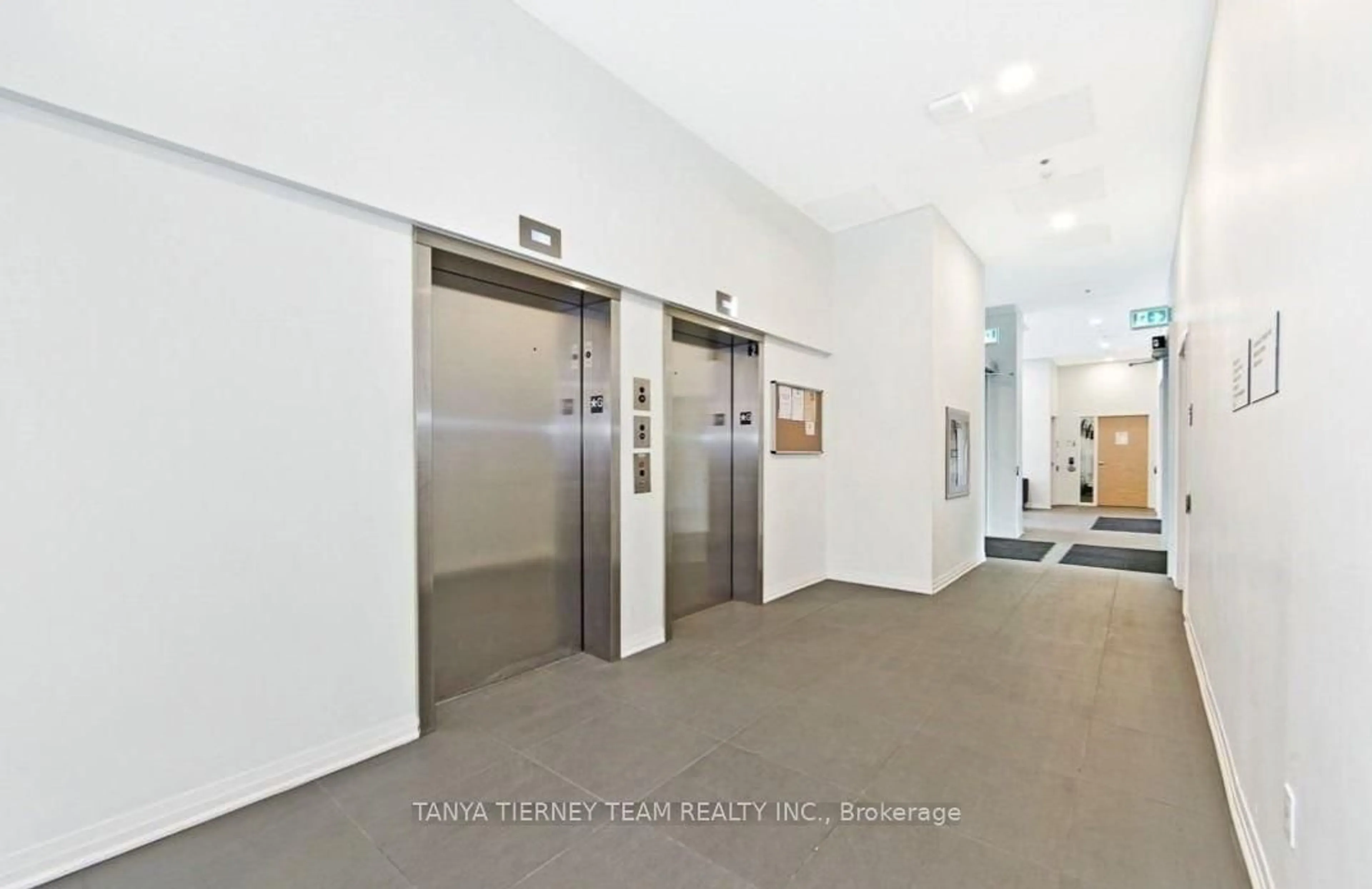 Indoor foyer for 1900 Simcoe St #535, Oshawa Ontario L1G 4Y3