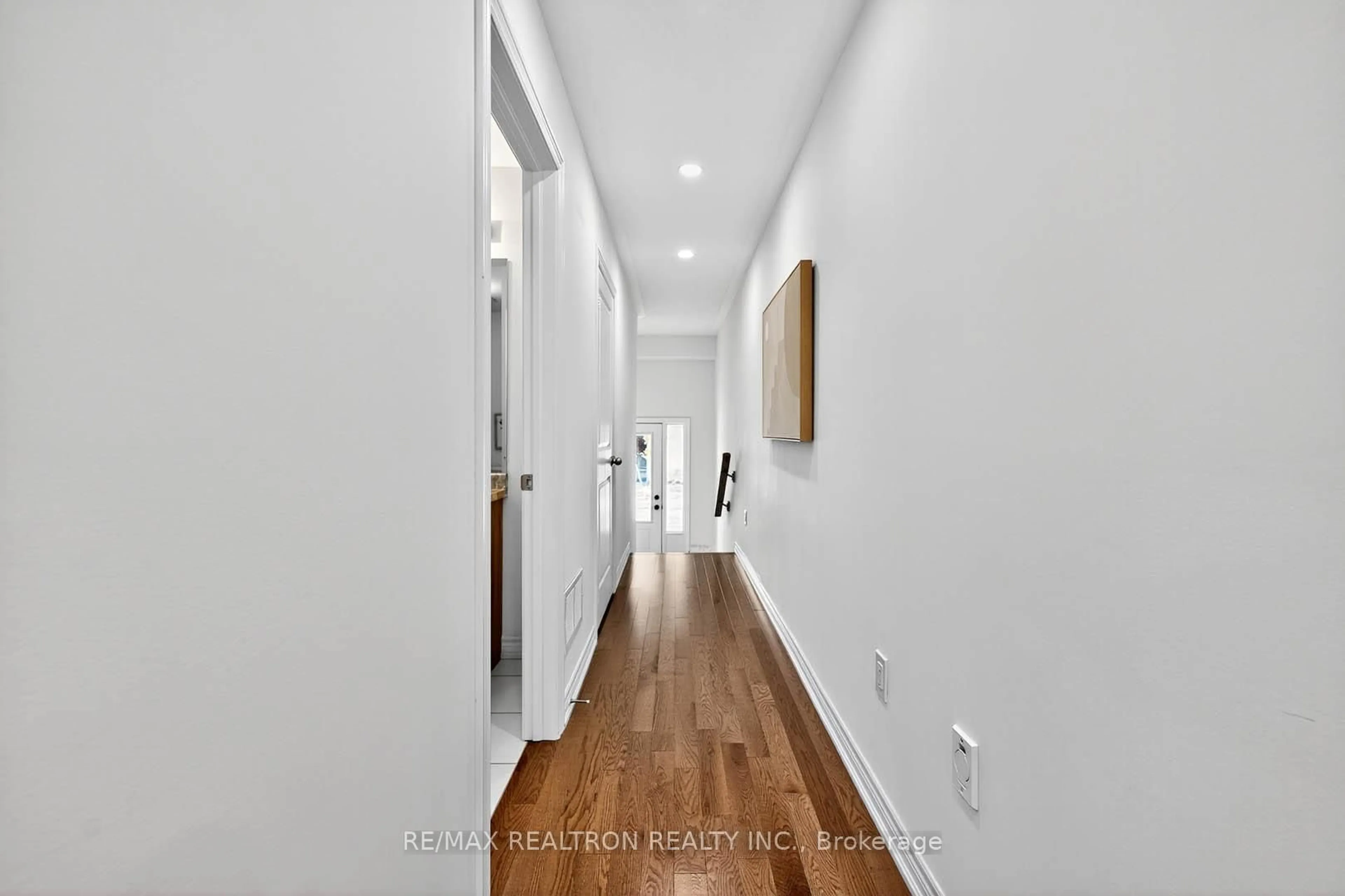 Indoor entryway for 501 Danks Ridge Dr, Ajax Ontario L1S 0H3