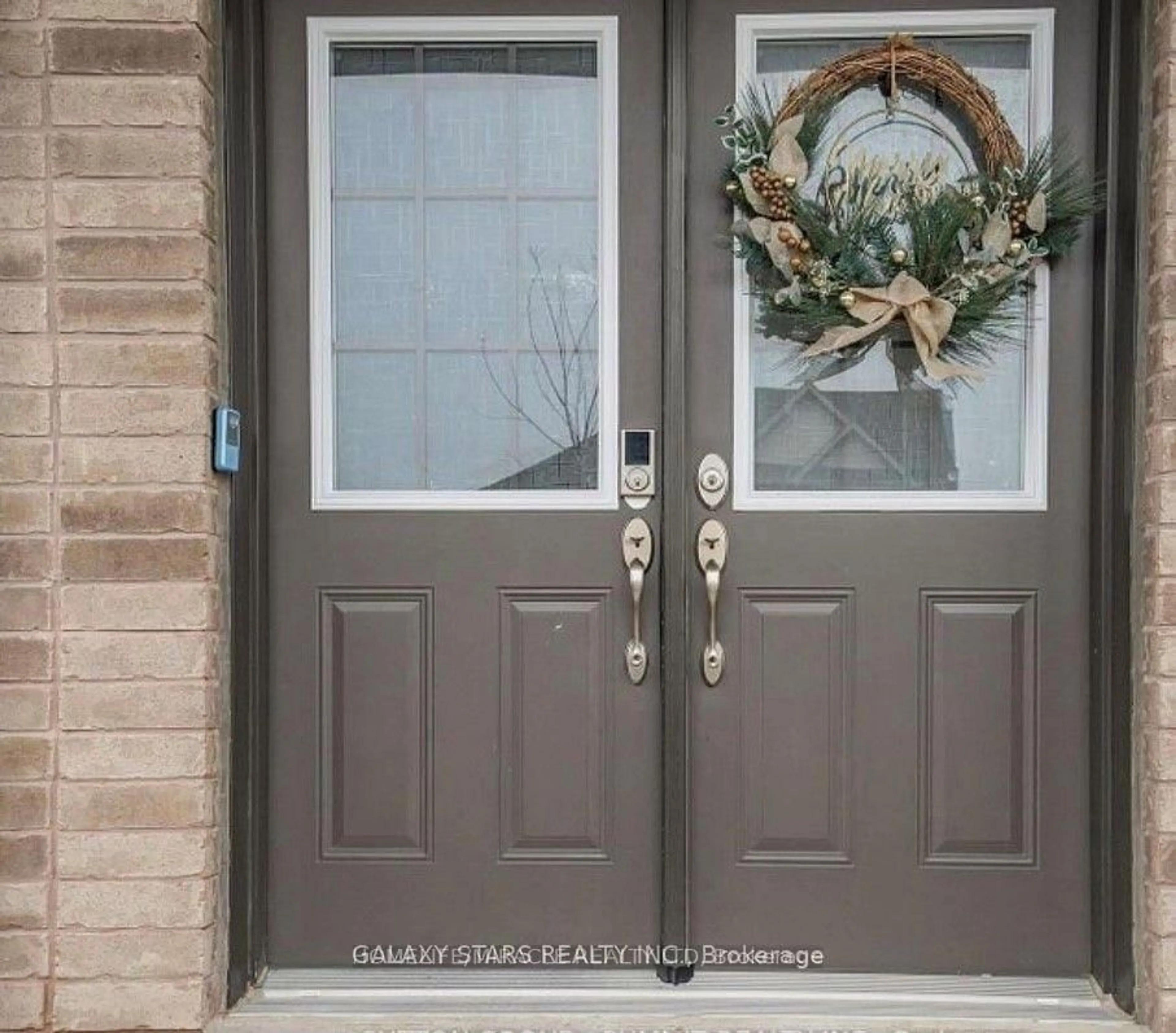 Indoor entryway for 279 Northglen Blvd, Clarington Ontario L1C 7G6
