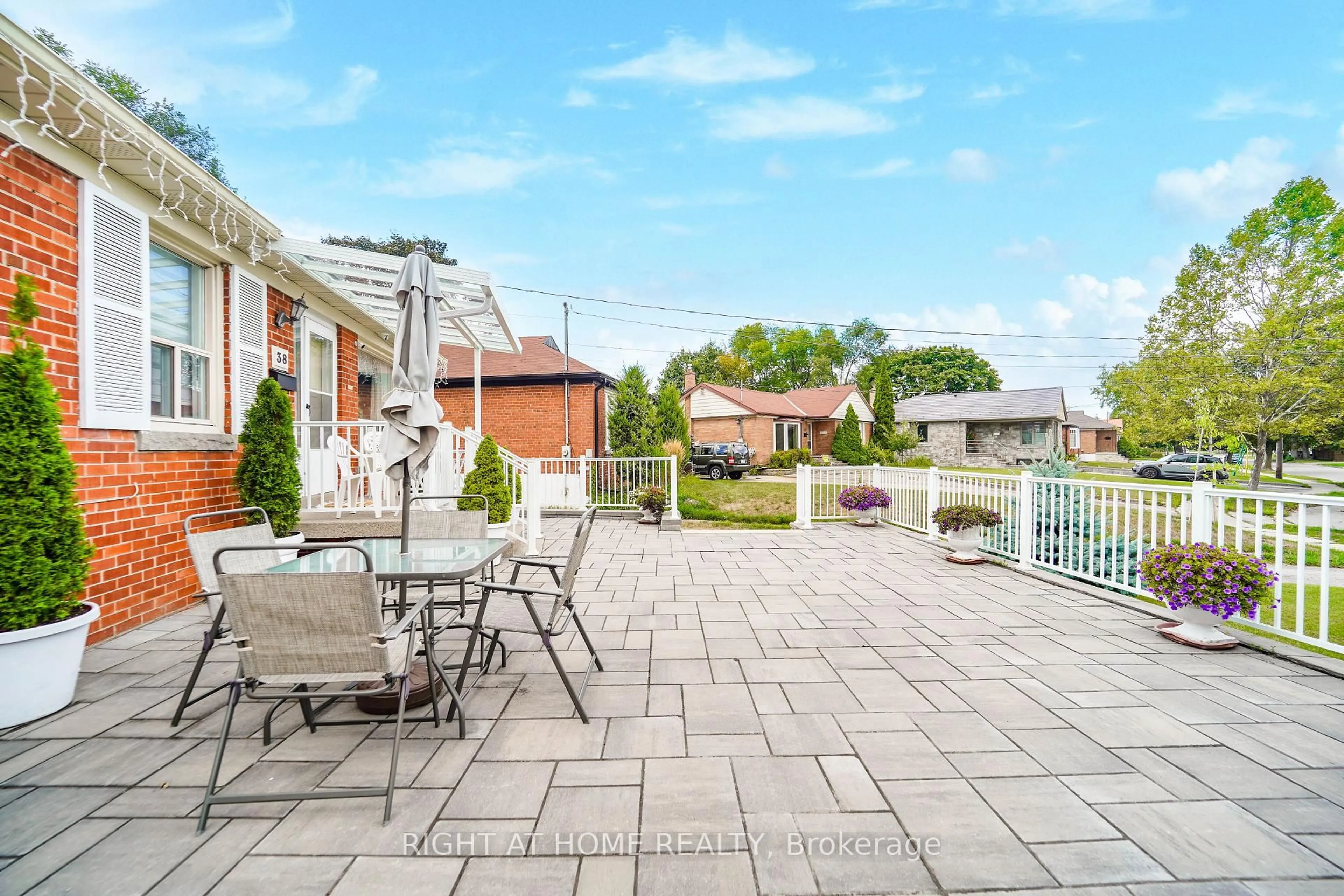 Patio, street for 38 Lingarde Dr, Toronto Ontario M1R 1X6