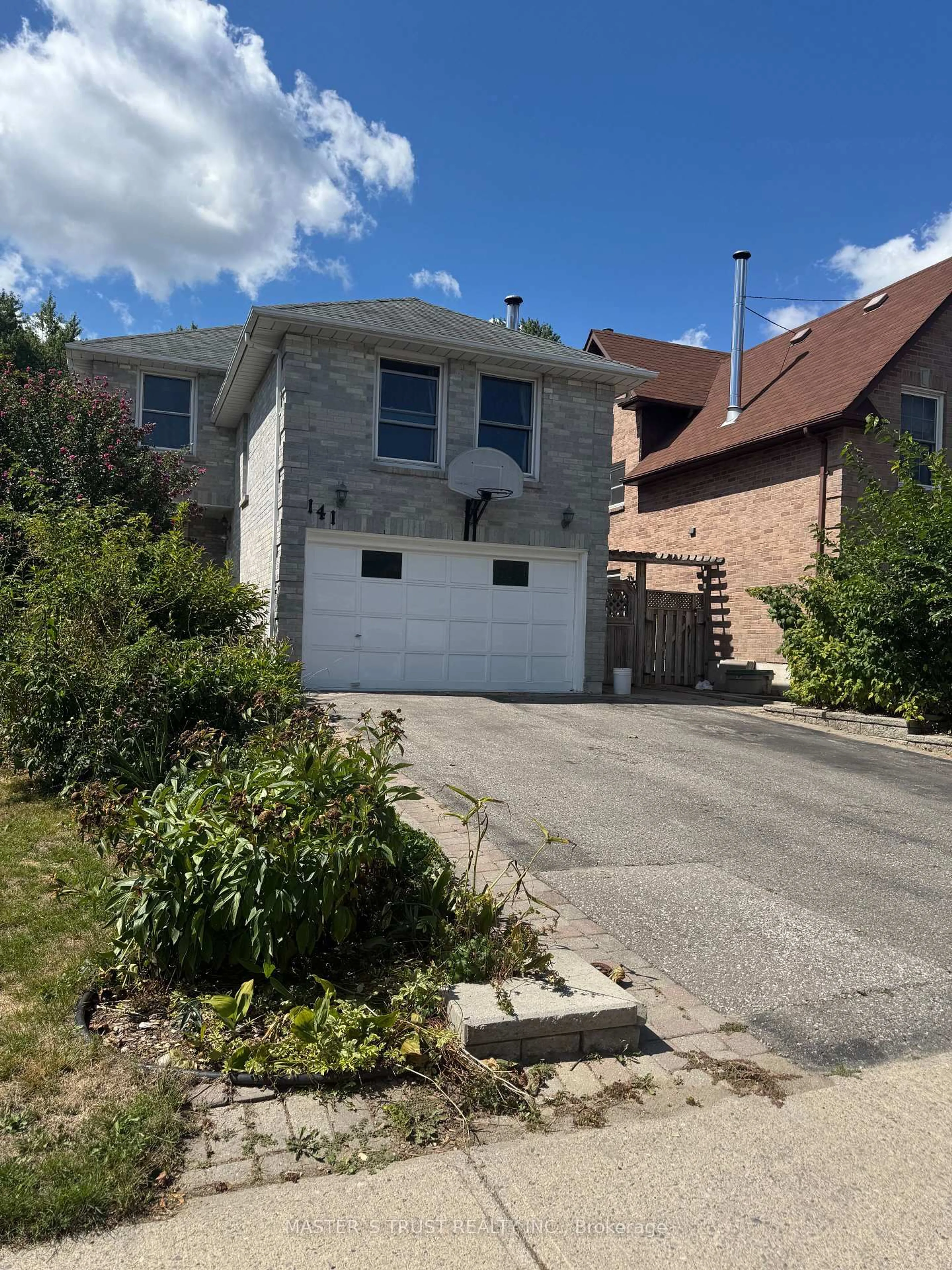 A pic from outside/outdoor area/front of a property/back of a property/a pic from drone, street for 141 Ravenscroft Rd, Ajax Ontario L1T 1Y2