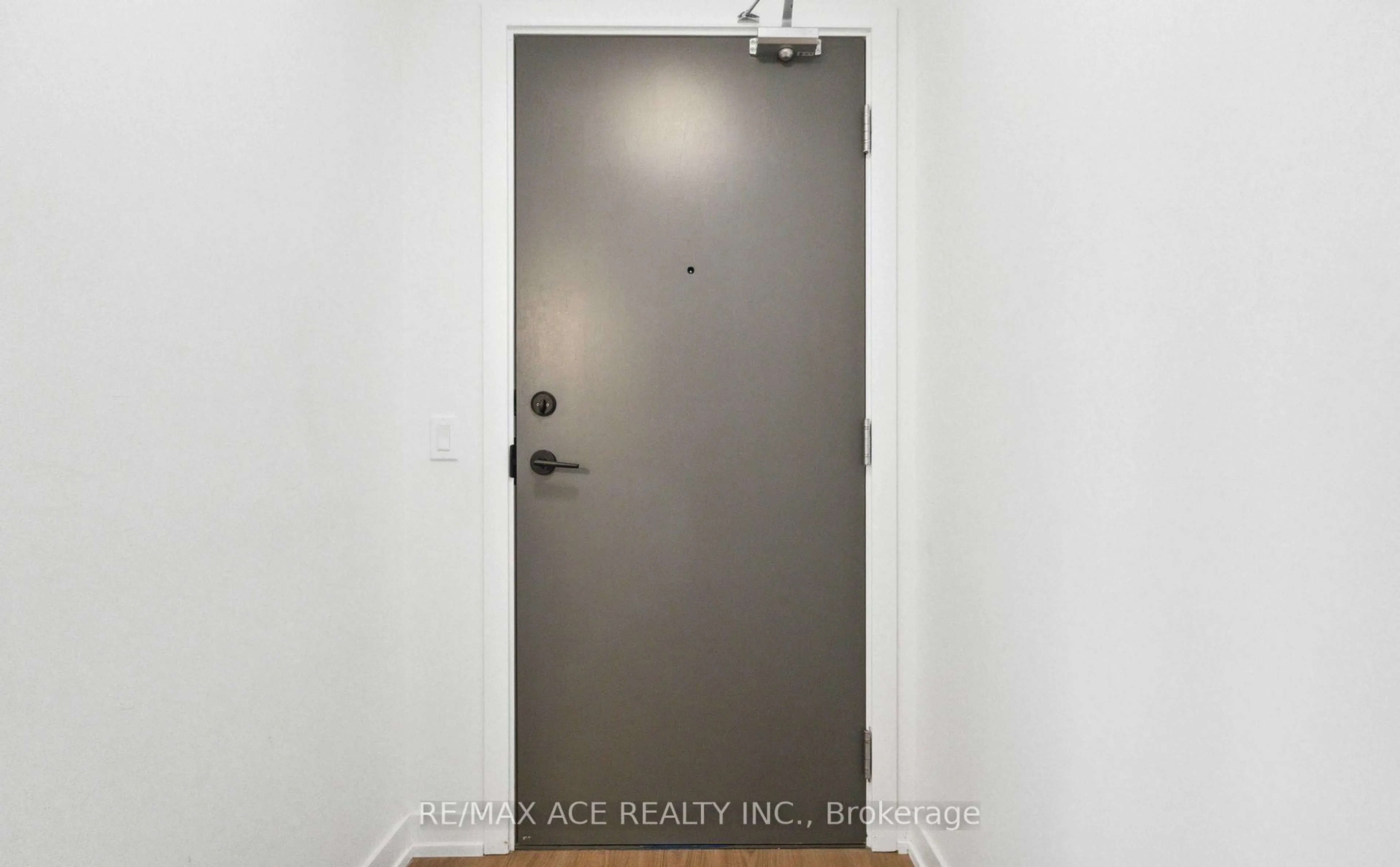 Indoor entryway for 1010 Dundas St #204, Whitby Ontario L1N 2K2