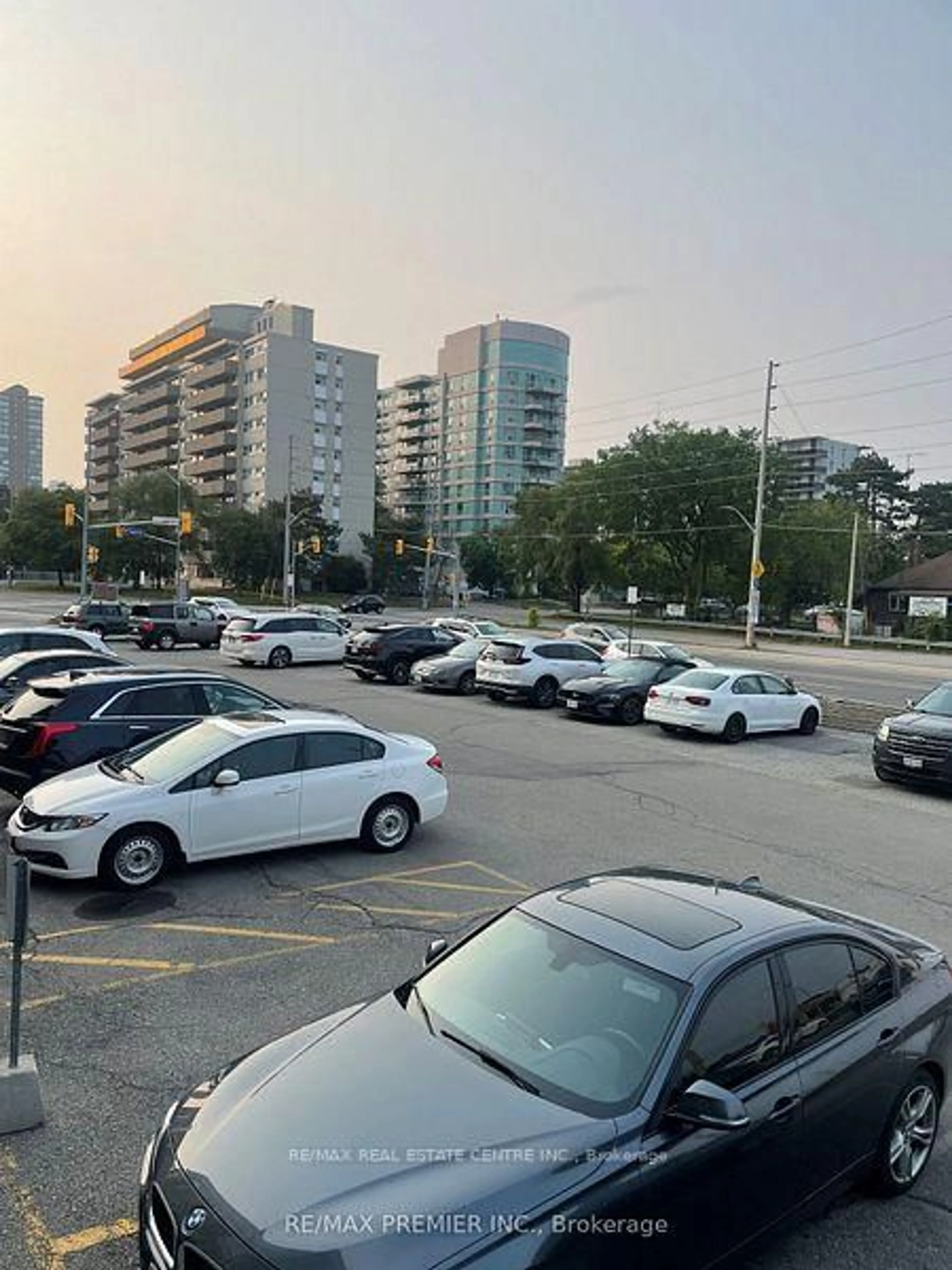 Parking for 1310 Bradenton Path, Oshawa Ontario L1K 1H2