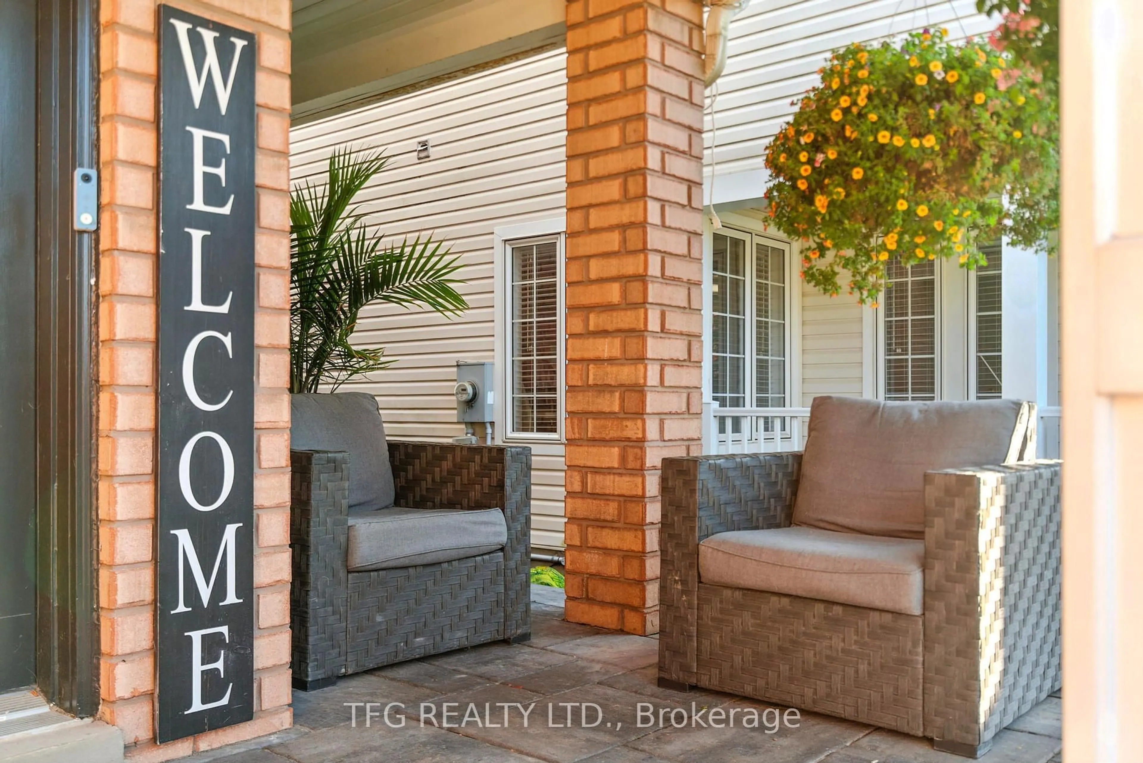 Indoor entryway for 1588 Spencely Dr, Oshawa Ontario L1K 0B3