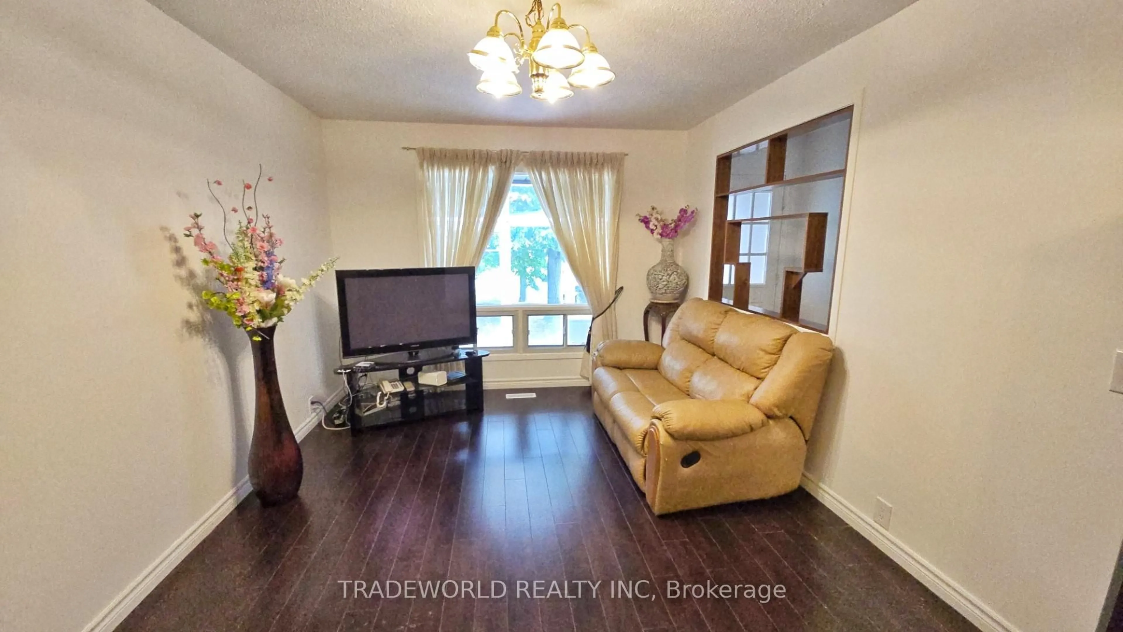 Living room with furniture, wood/laminate floor for 24 Keon Pl, Toronto Ontario M1B 3C9