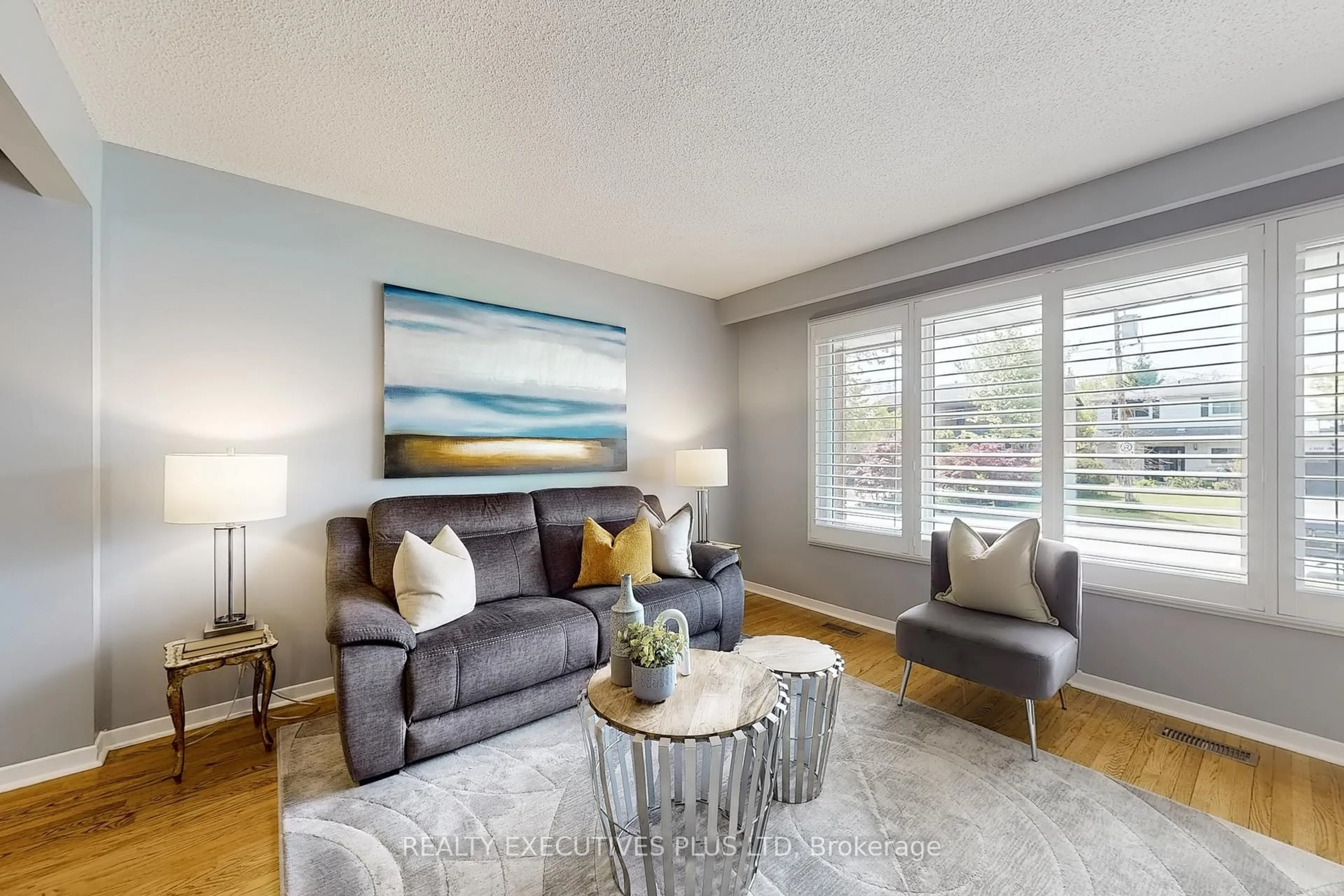 Living room with furniture, unknown for 1304 Wharf St, Pickering Ontario L1W 1A4