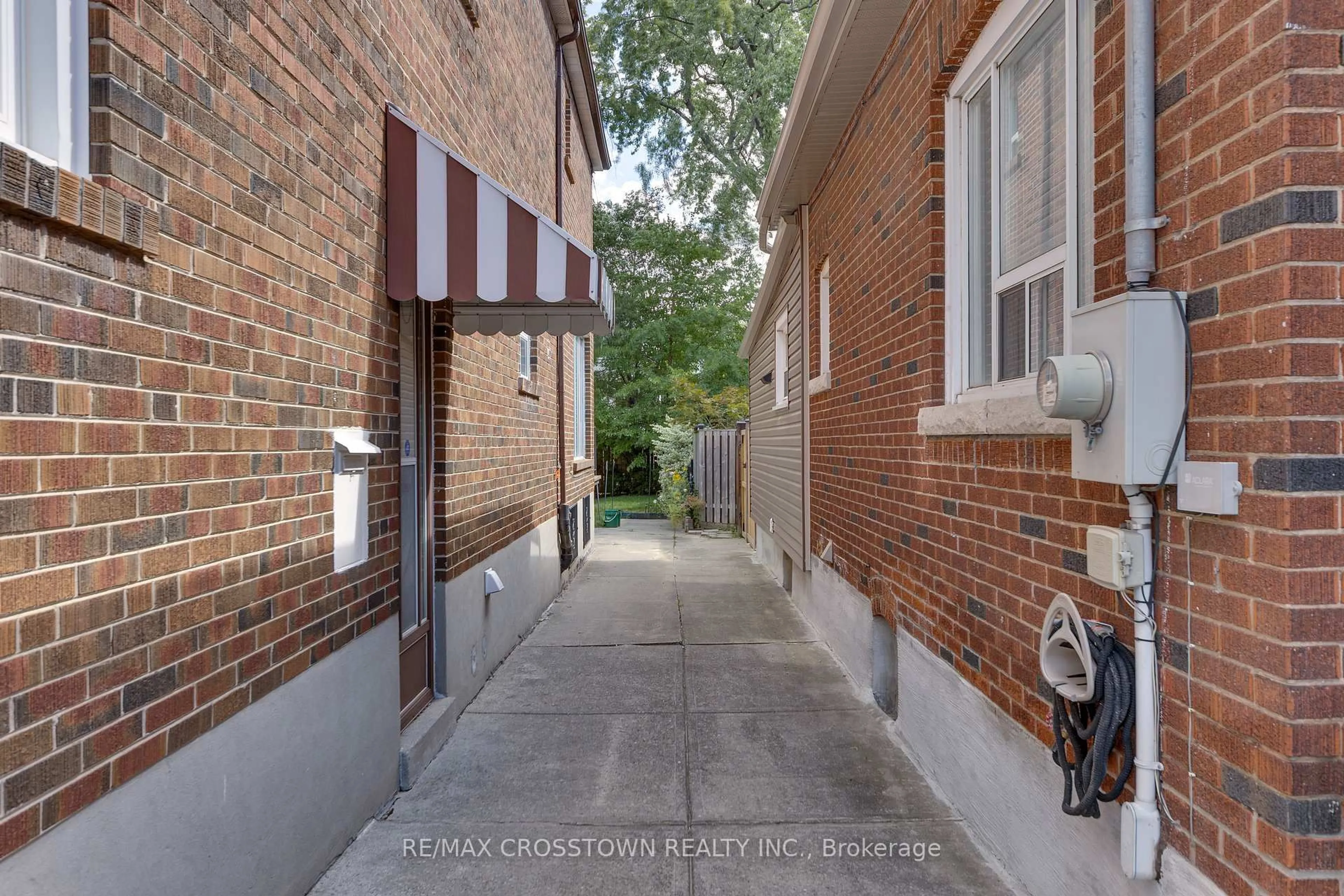Patio, street for 311 Chisholm Ave, Toronto Ontario M4C 4W5