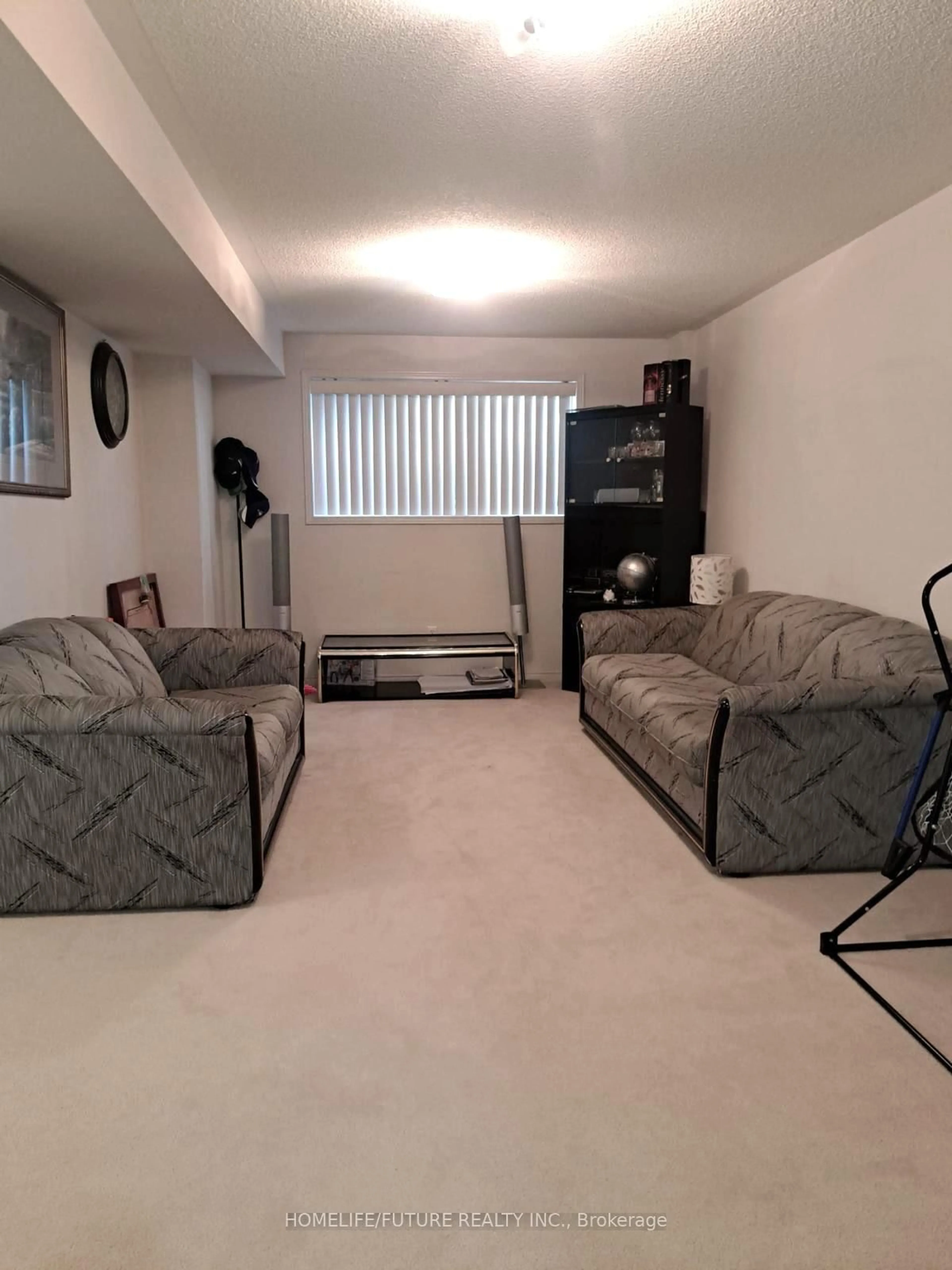 Living room with furniture, carpet floor for 71 Carrera Blvd, Toronto Ontario M1P 5C4