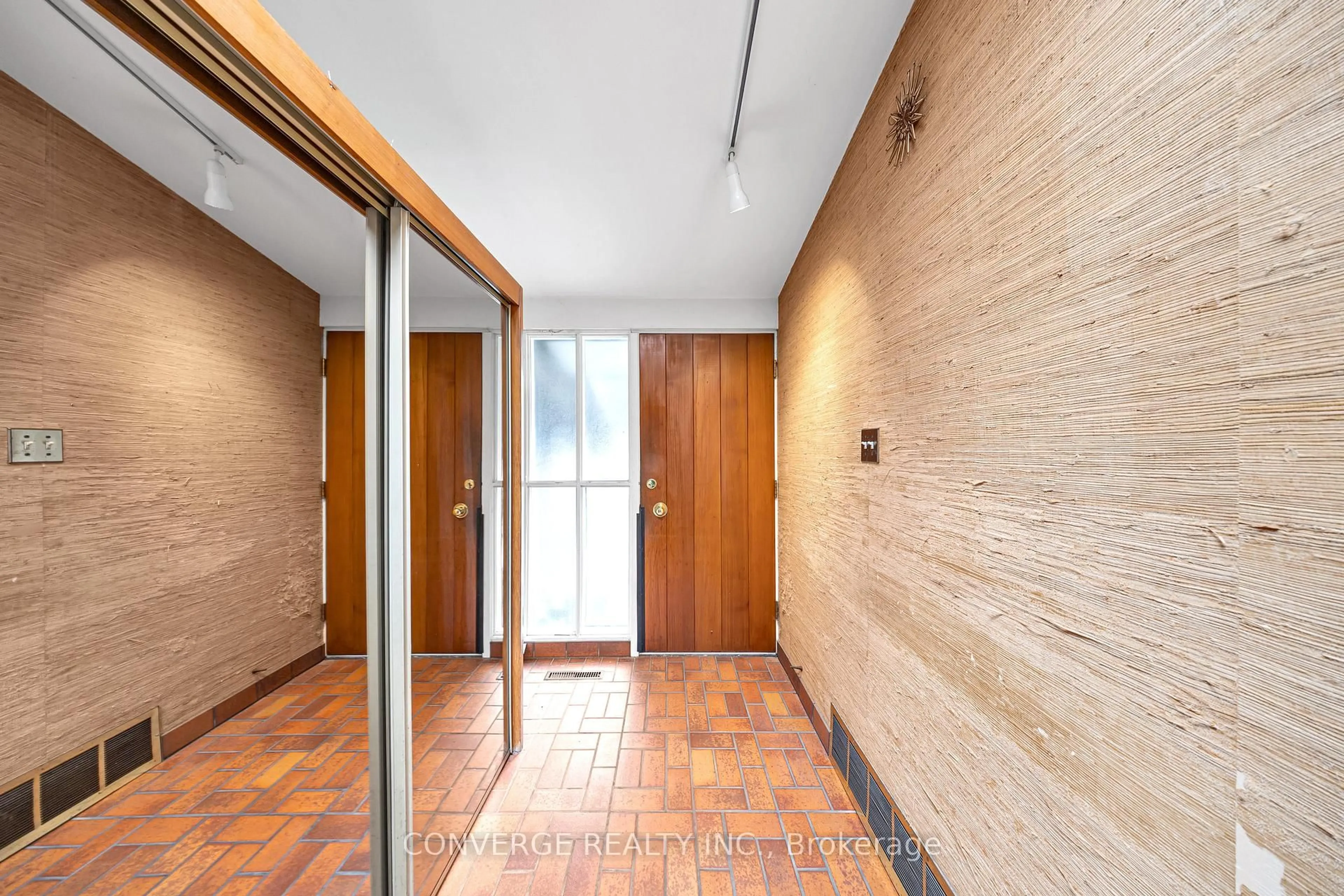 Indoor foyer for 41 Brookridge Dr, Toronto Ontario M1P 3M3