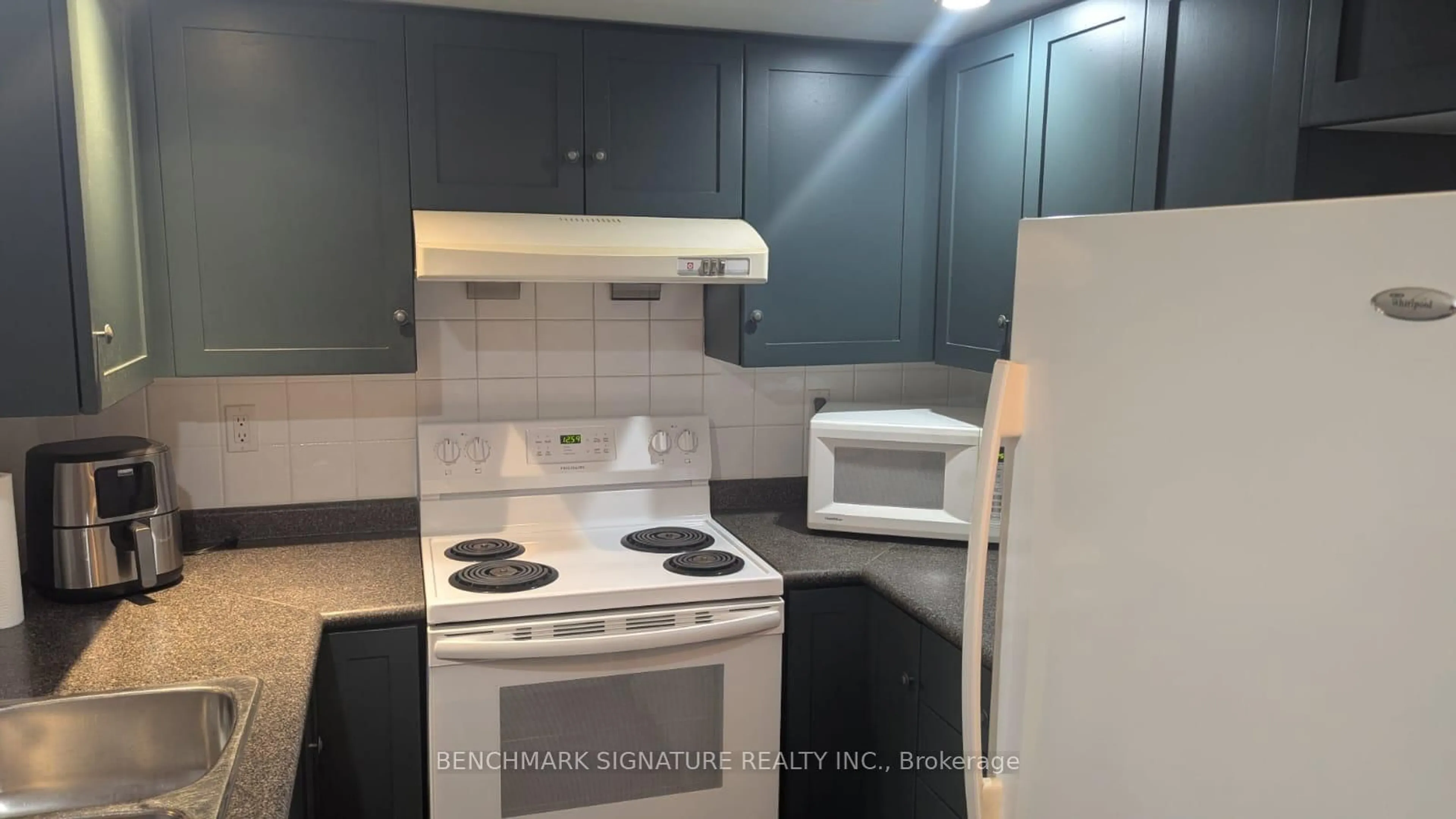 Standard kitchen, unknown for 125 Omni Dr #237, Toronto Ontario M1P 5A9