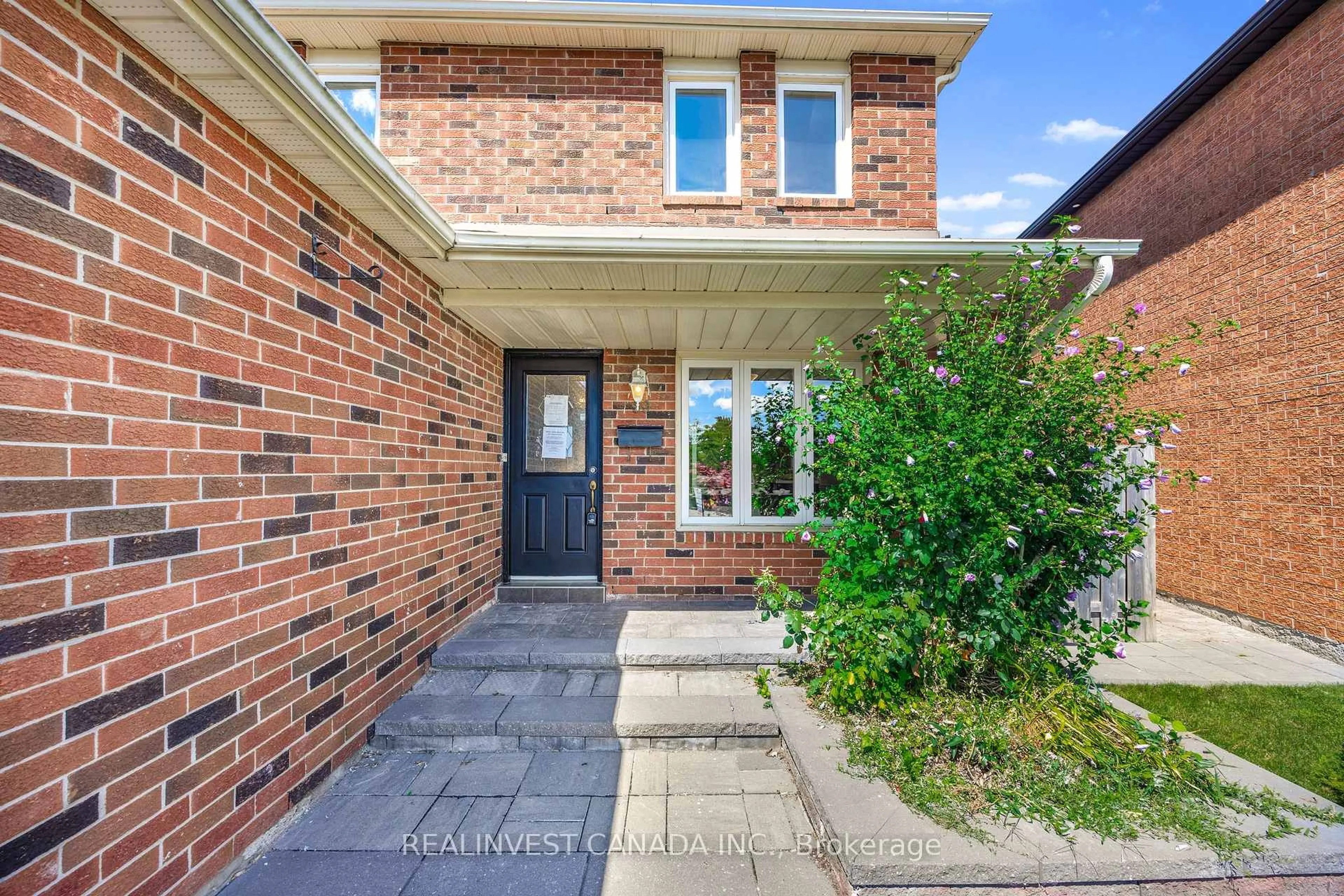 Home with brick exterior material, street for 99 Carisbrooke Sq, Toronto Ontario M1B 4M3