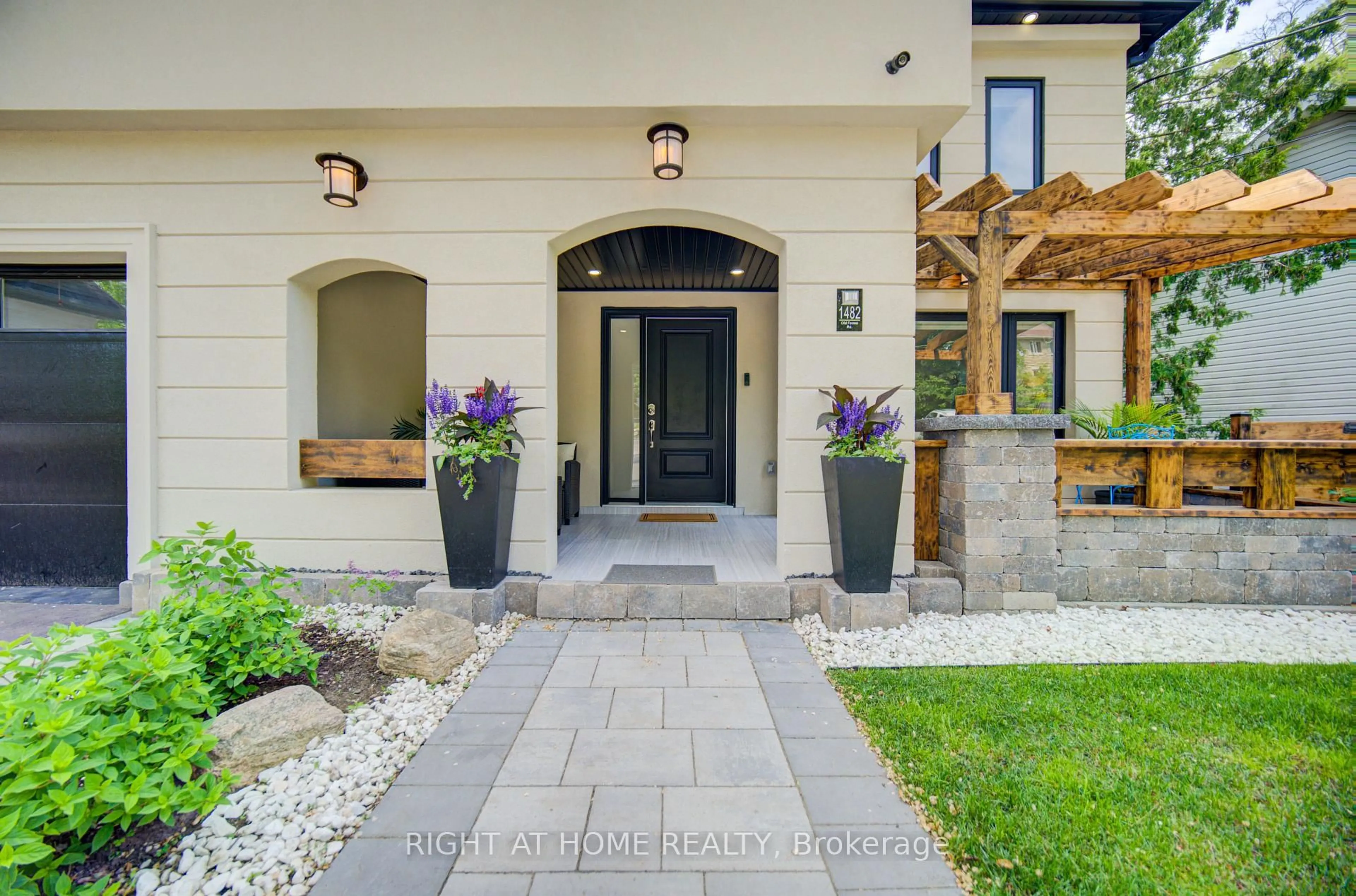 Indoor entryway for 1482 Old Forest Rd, Pickering Ontario L1V 1N9
