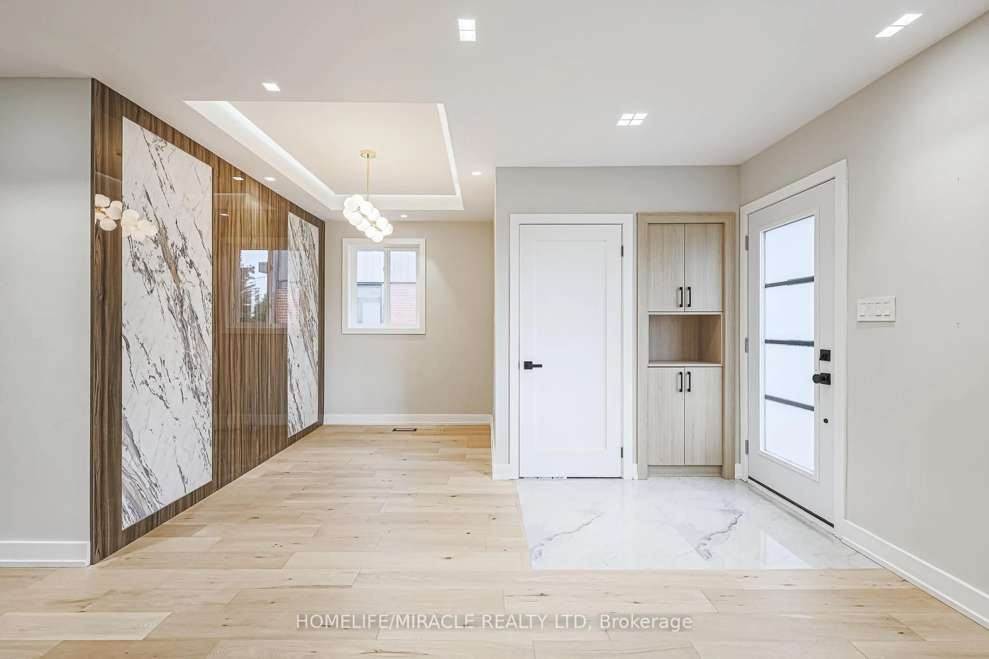 Indoor entryway for 88 Inniswood Dr, Toronto Ontario M1R 1E7