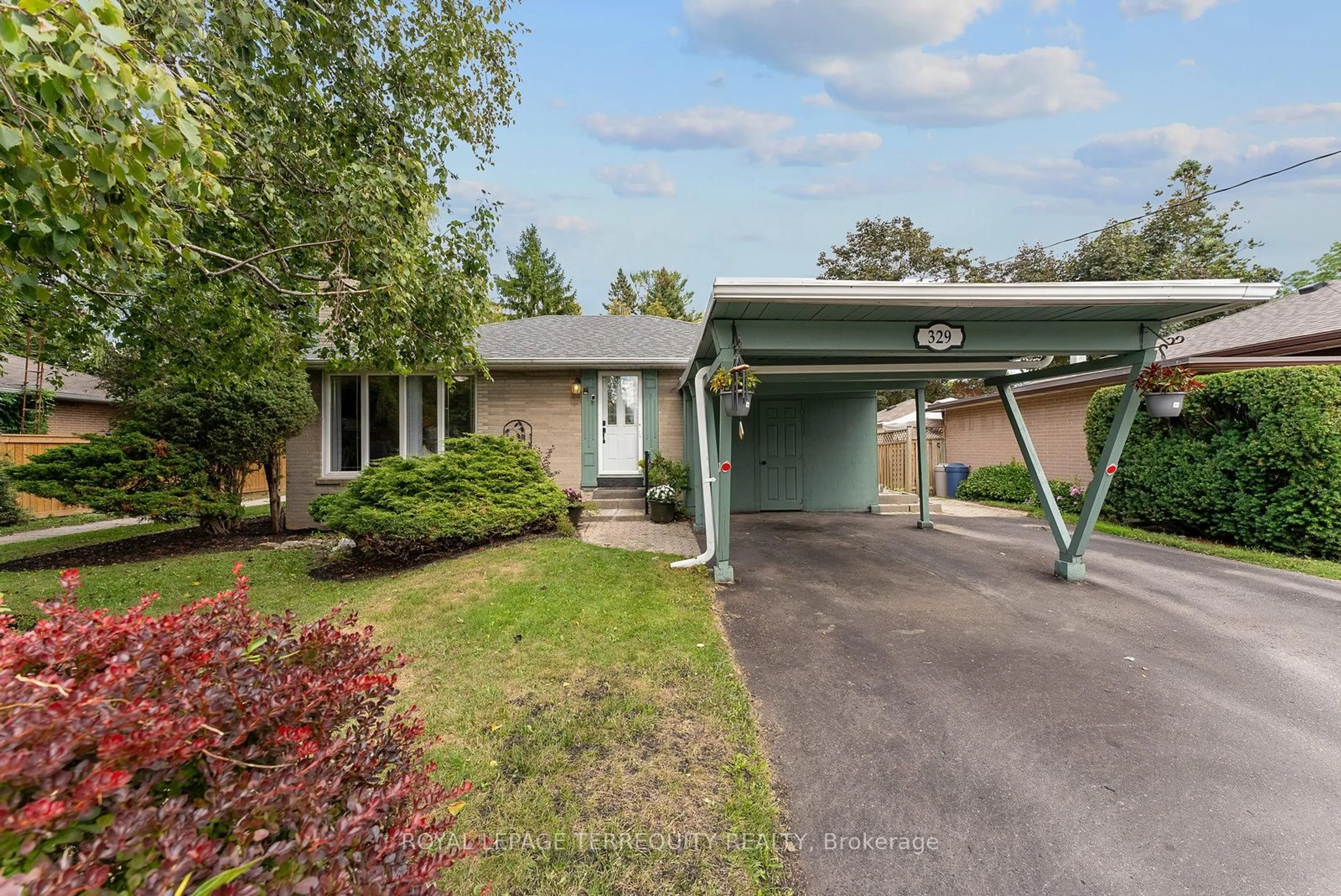 Unknown for 329 Cochrane St, Whitby Ontario L1N 5J4