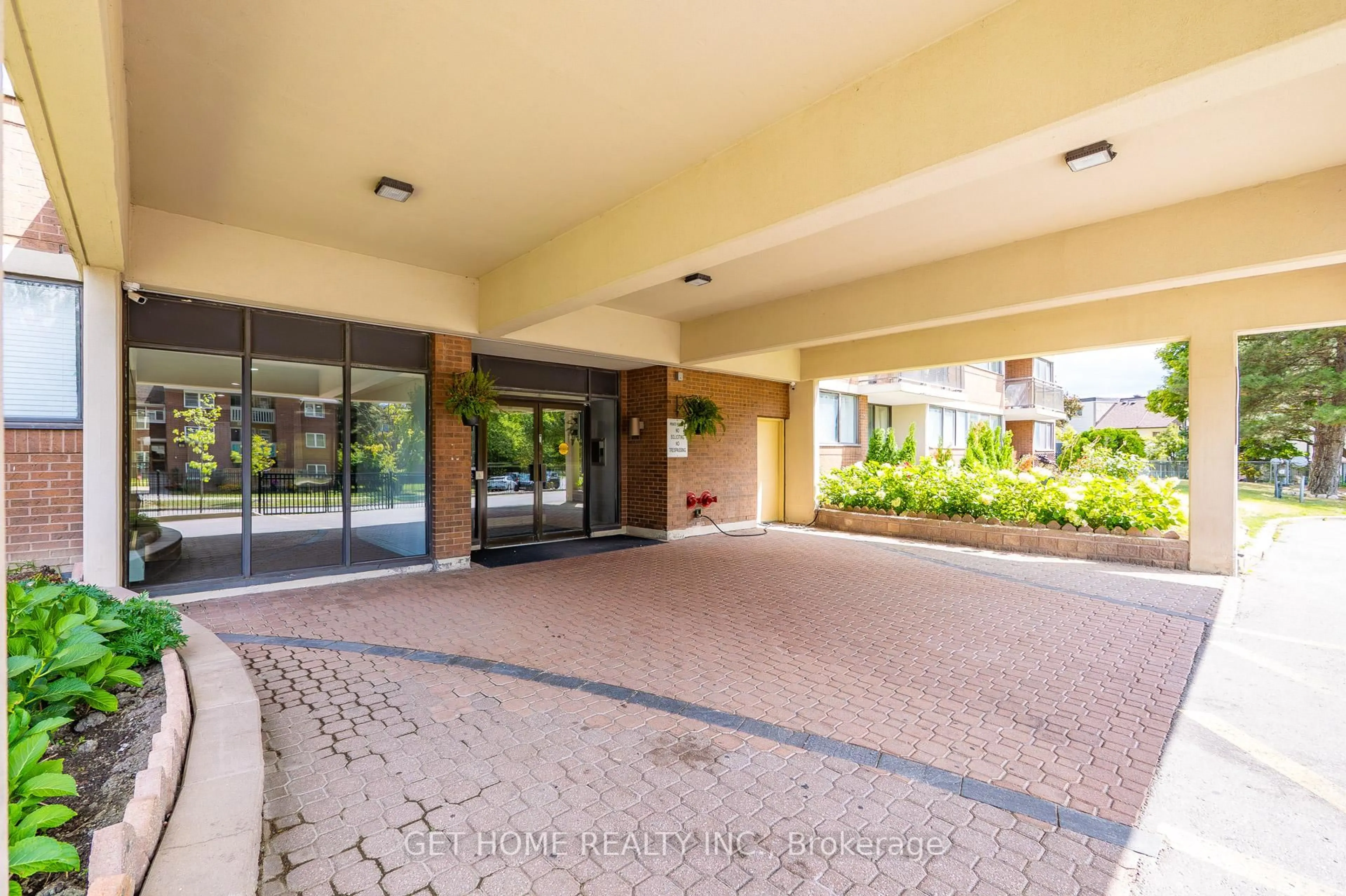Indoor foyer for 99 Blackwell Ave ##1101, Toronto Ontario M1B 3R5