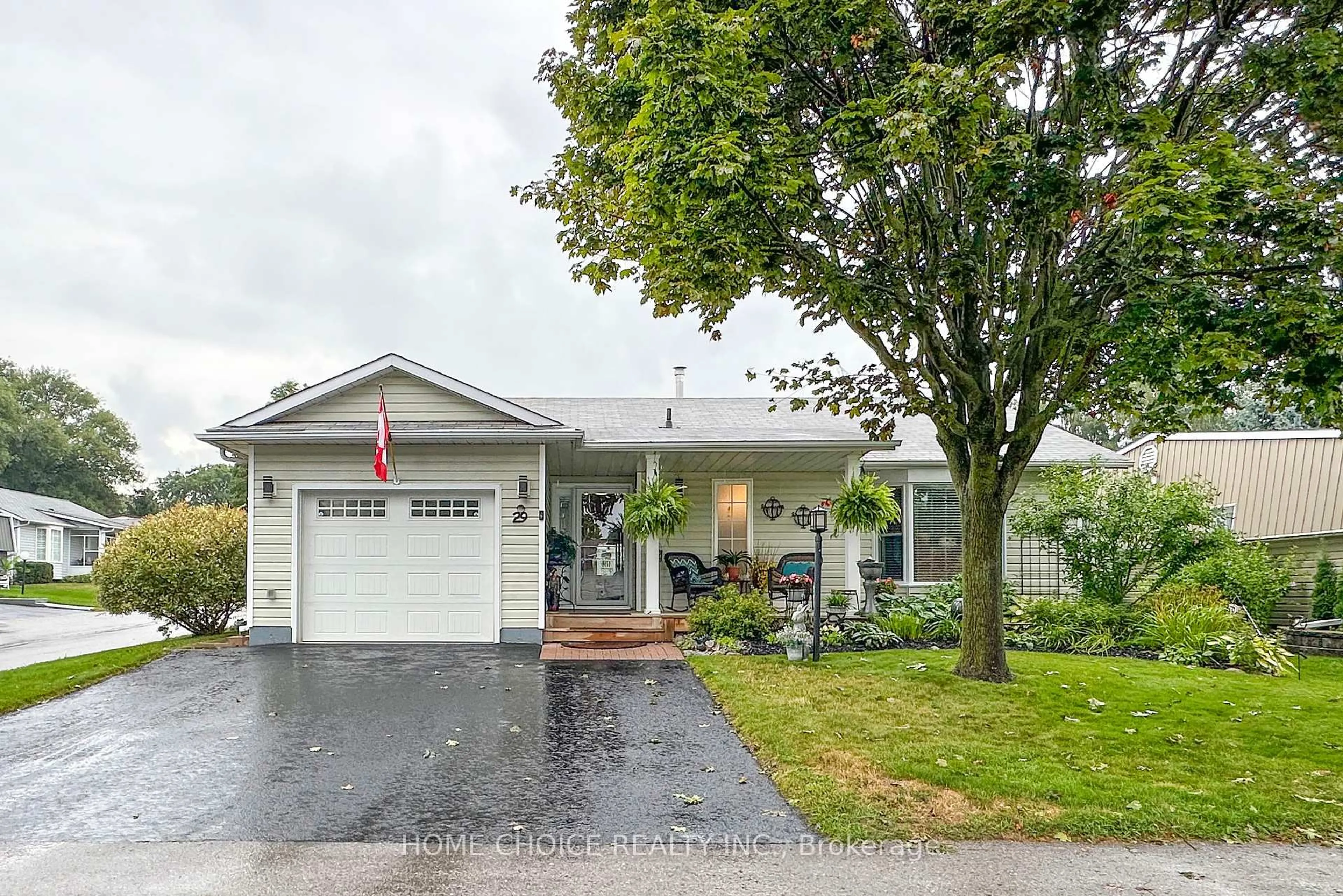 Home with vinyl exterior material, street for 29 Cornerbrook Crt, Clarington Ontario L1B 1B7