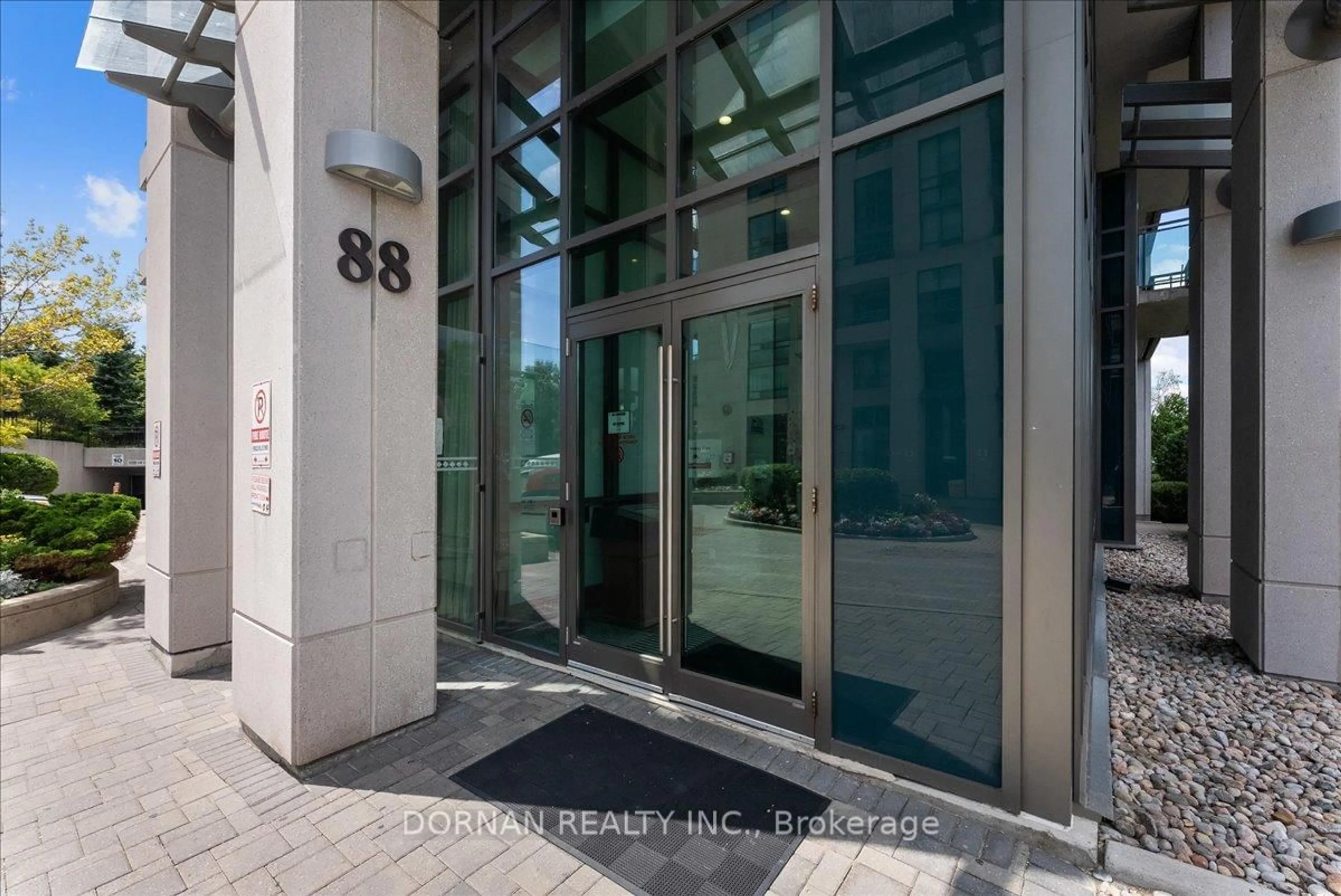 Indoor foyer for 88 Grangeway Ave #305, Toronto Ontario M1H 0A2