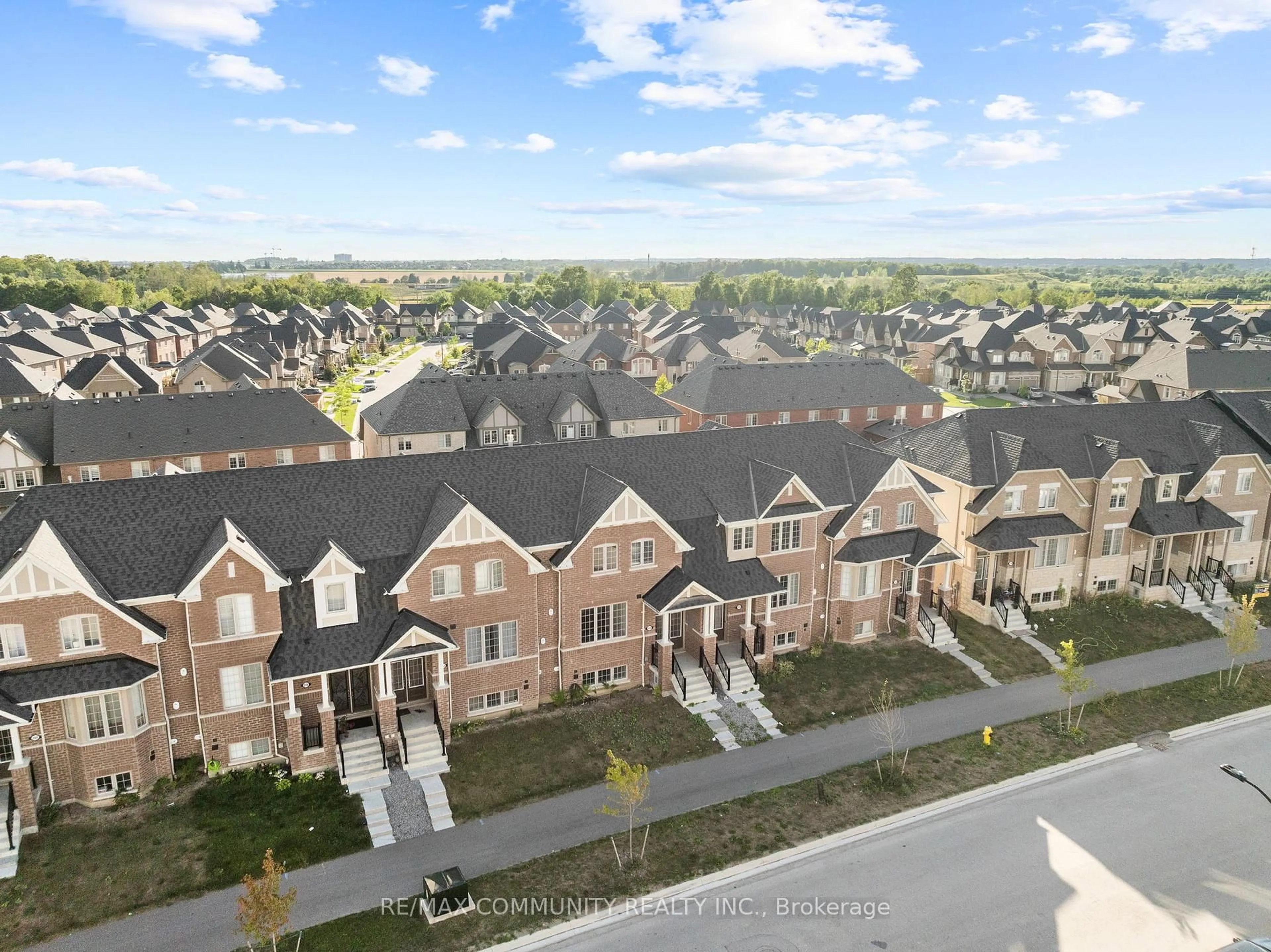 A pic from outside/outdoor area/front of a property/back of a property/a pic from drone, unknown for 314 Coronation Rd, Whitby Ontario L1P 0K8