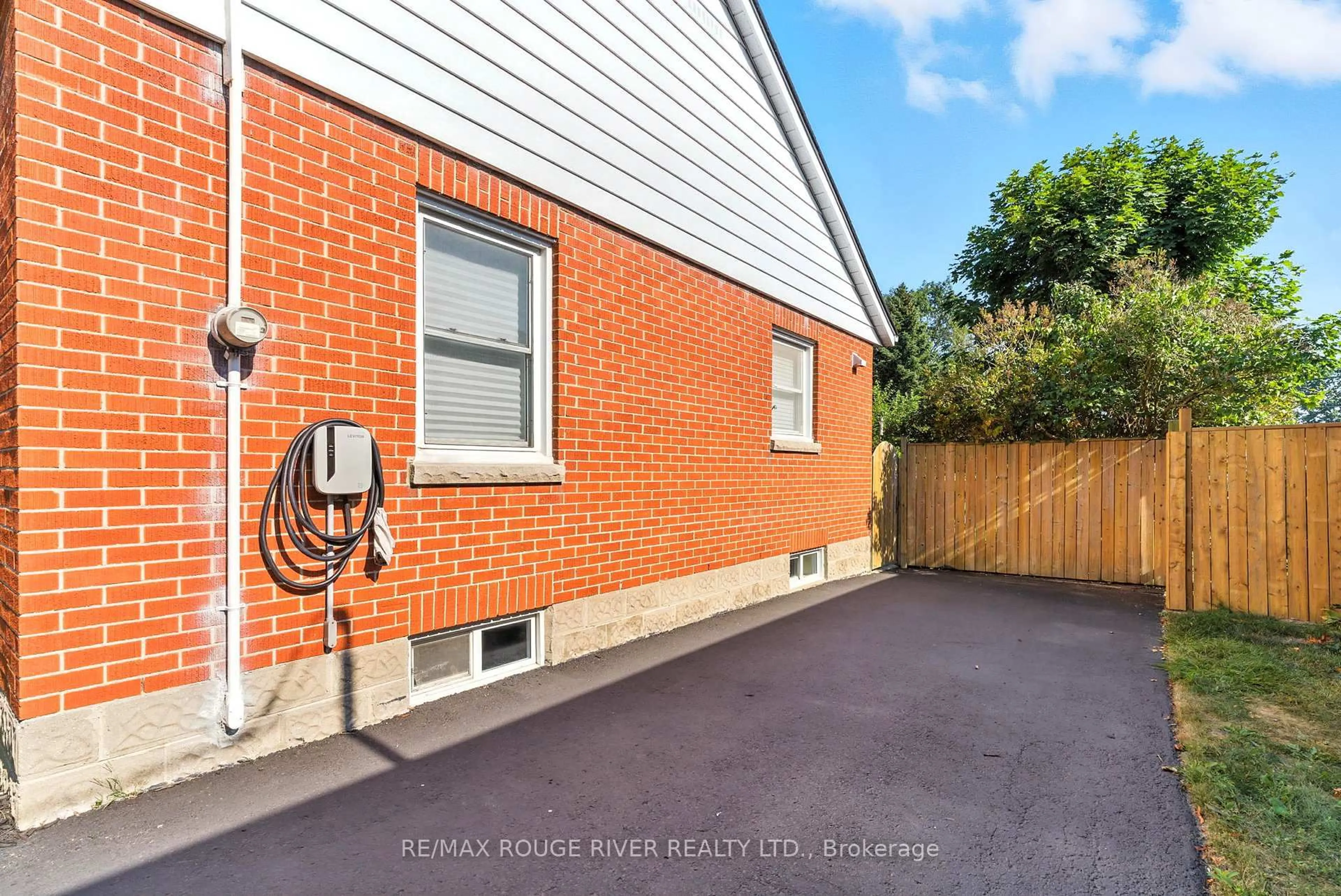 Home with brick exterior material, street for 39 Southway Dr, Clarington Ontario L1C 1C6