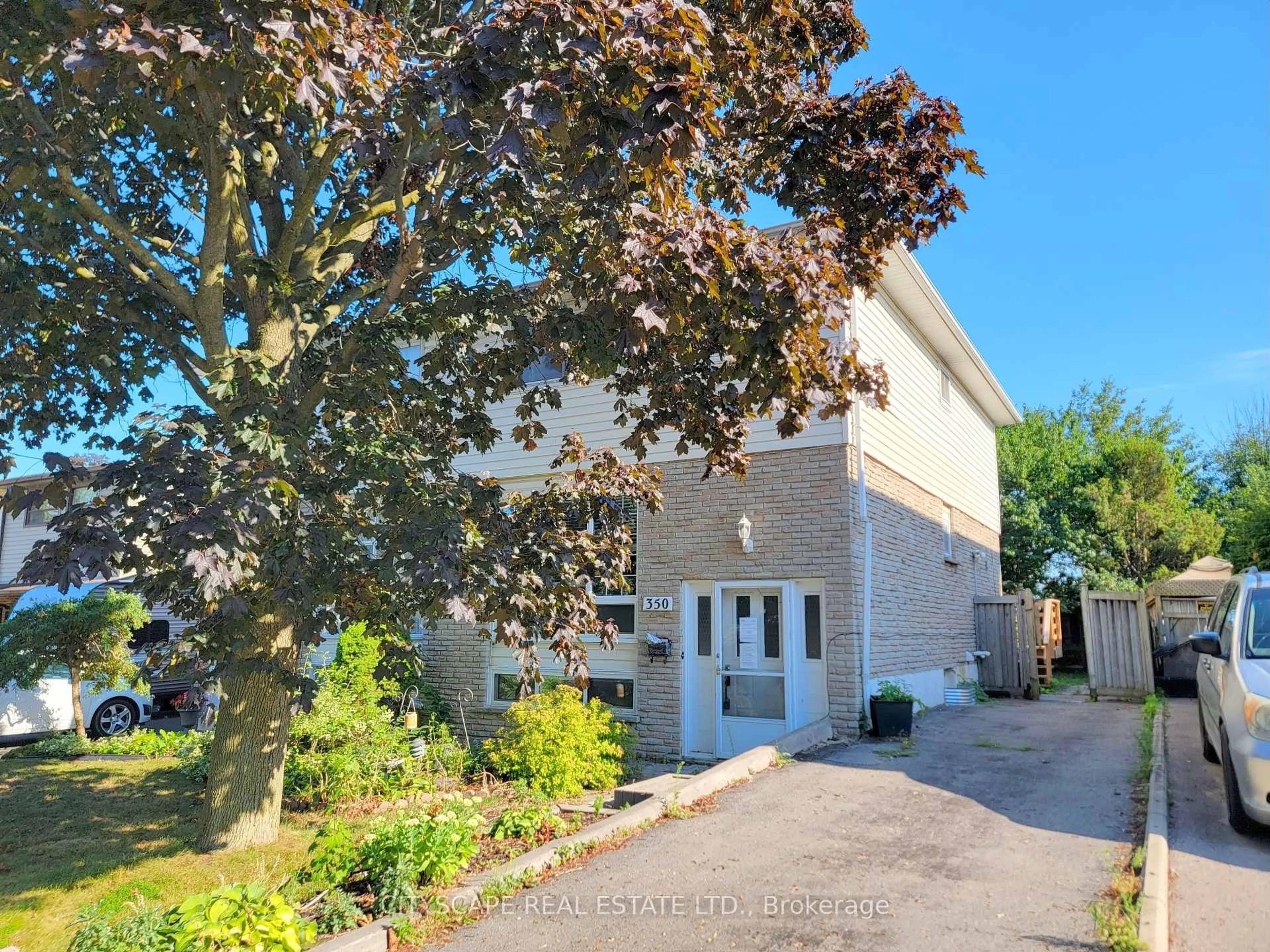 A pic from outside/outdoor area/front of a property/back of a property/a pic from drone, street for 350 Vancouver Cres, Oshawa Ontario L1J 5X9