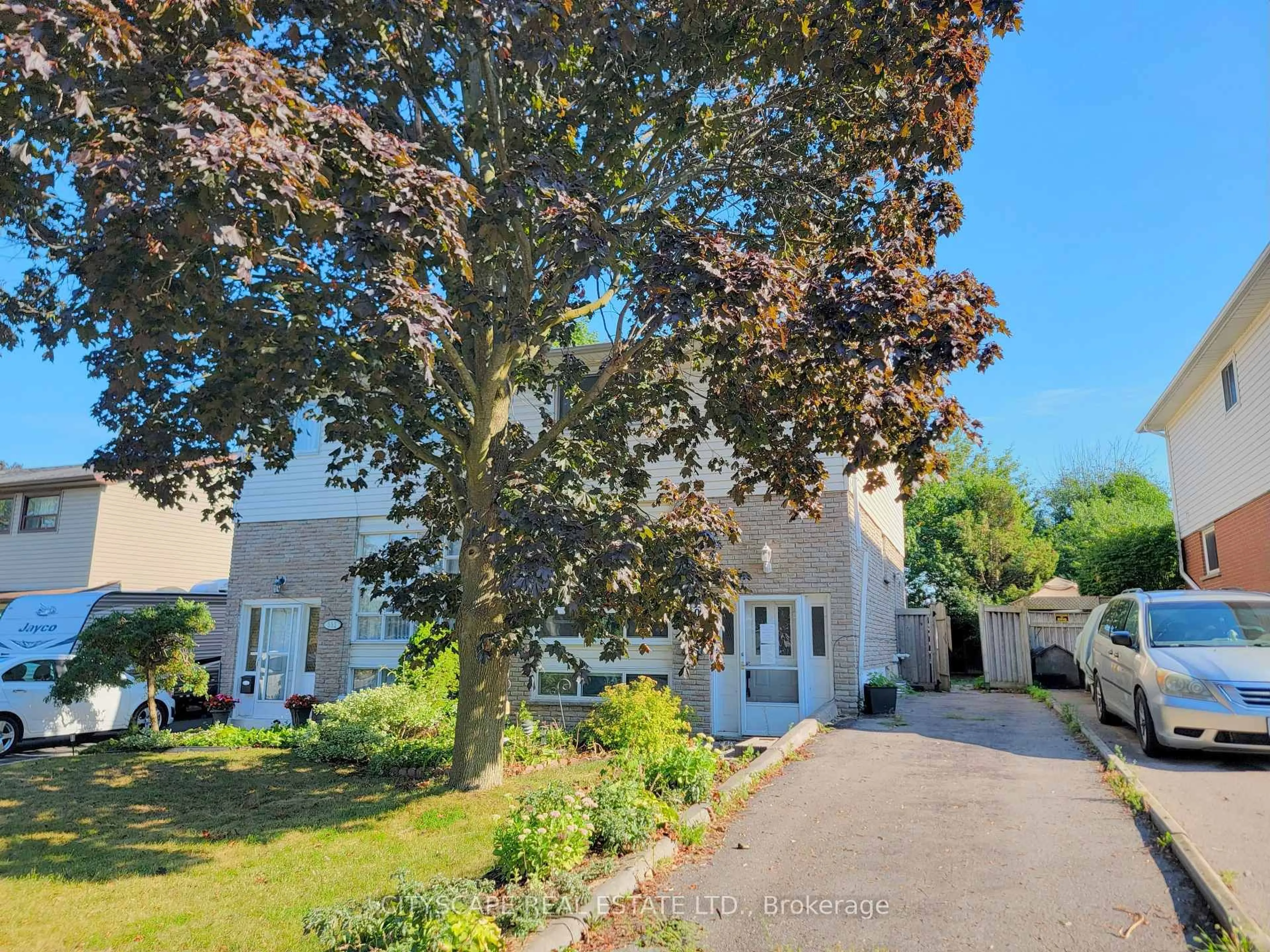 A pic from outside/outdoor area/front of a property/back of a property/a pic from drone, street for 350 Vancouver Cres, Oshawa Ontario L1J 5X9