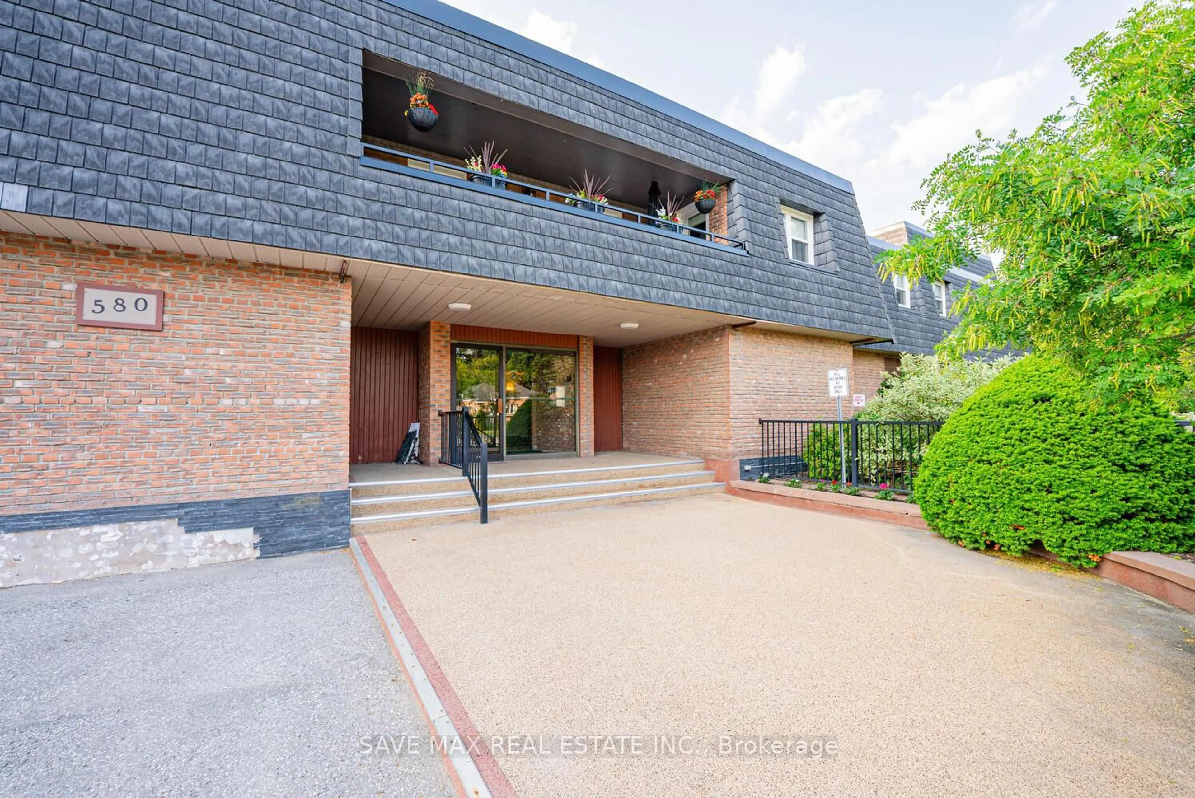 A pic from outside/outdoor area/front of a property/back of a property/a pic from drone, building for 580 Mary St #214, Whitby Ontario L1N 2R3