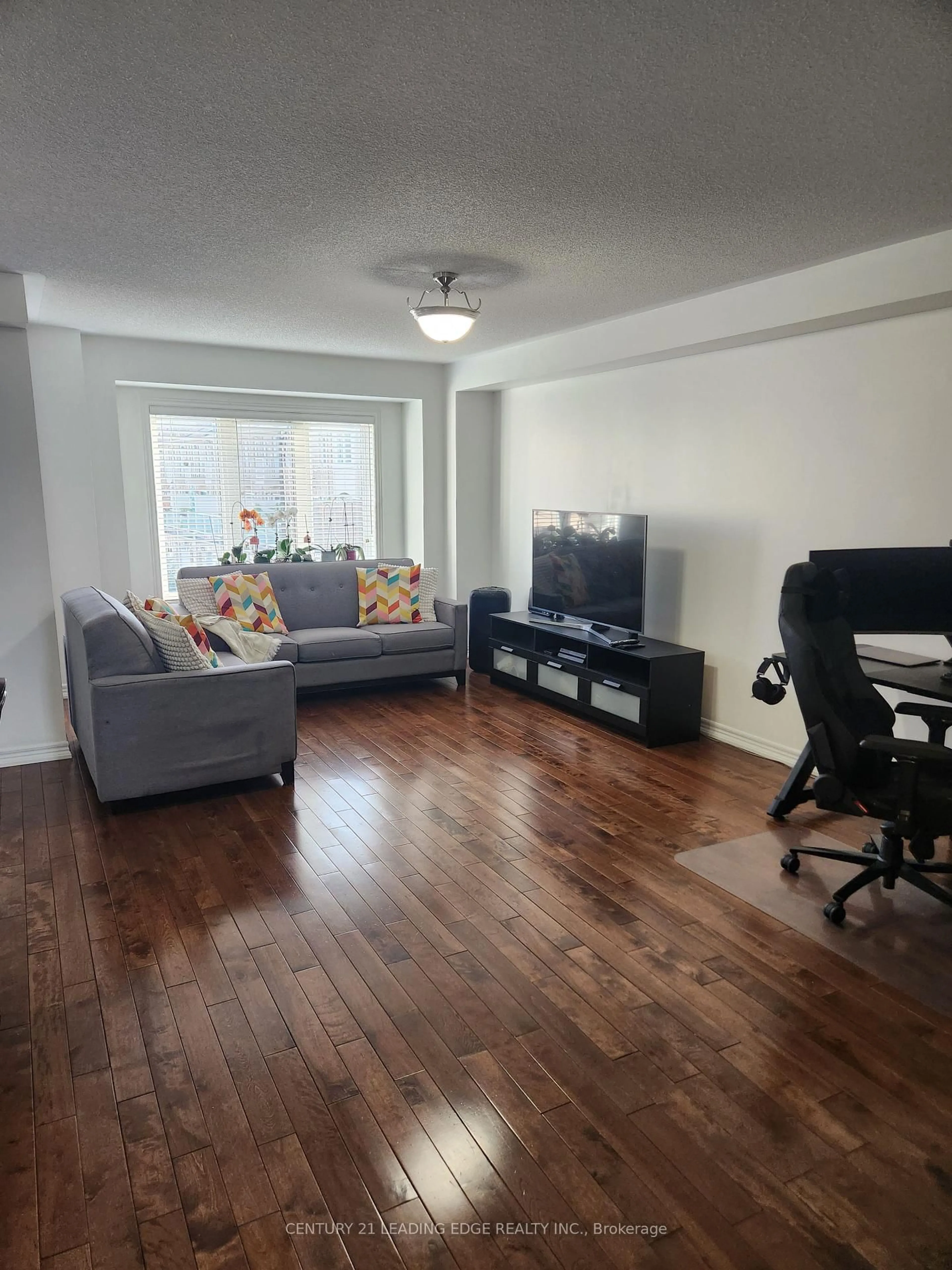 Living room with furniture, unknown for 12 Pringdale Gardens Circ, Toronto Ontario M1J 0B1