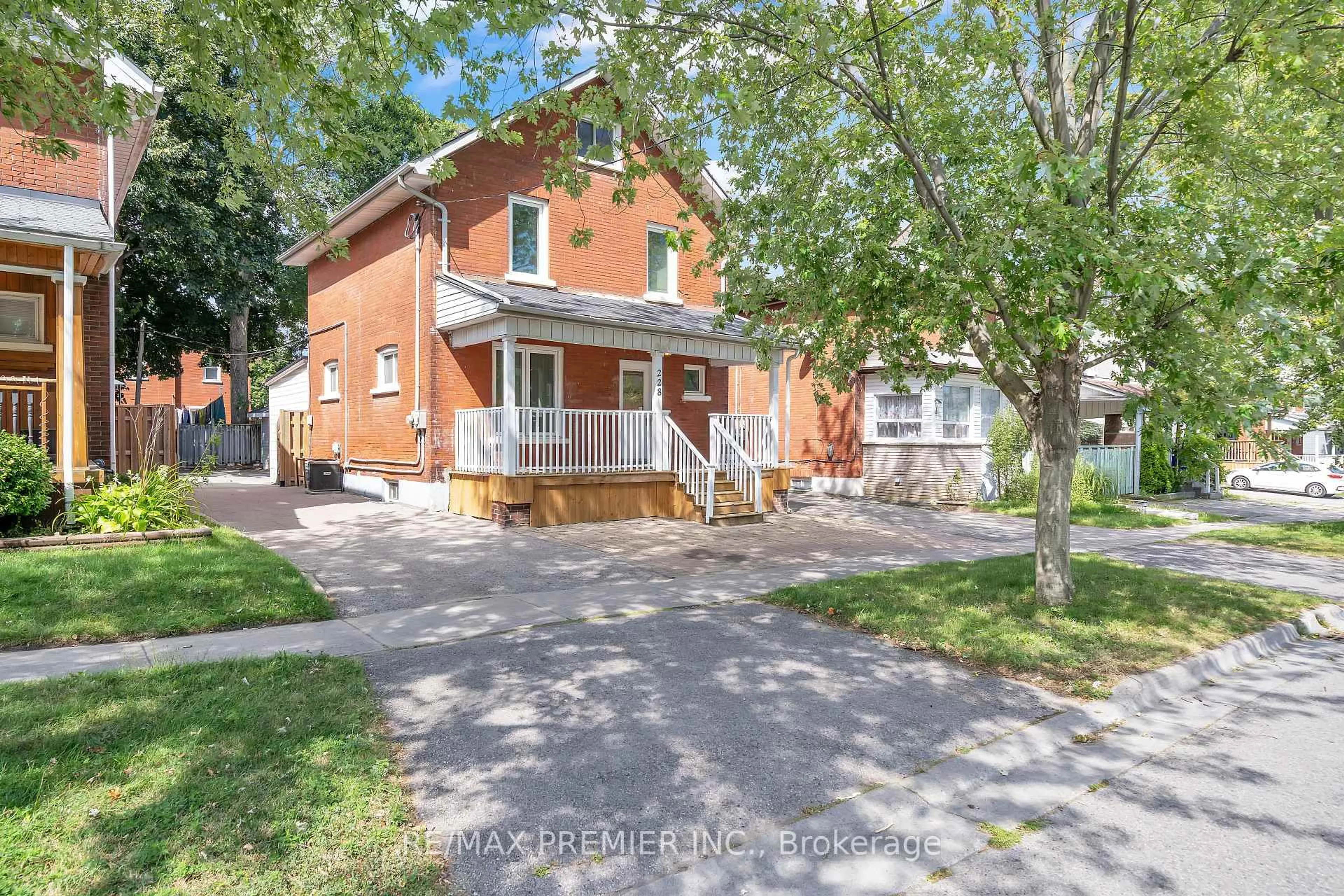 Home with brick exterior material, street for 228 Bruce St, Oshawa Ontario L1H 1R5
