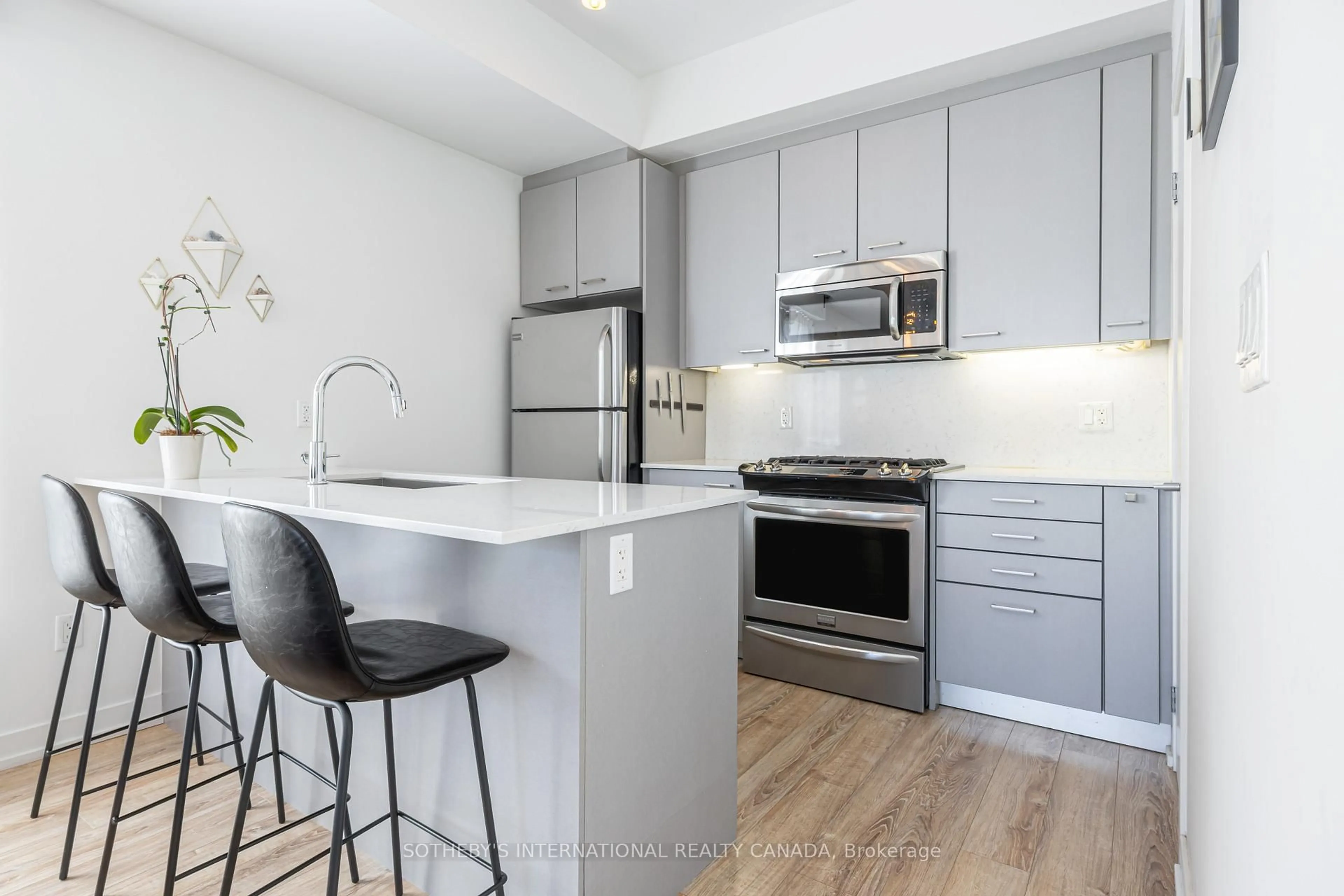 Open concept kitchen, unknown for 1331 Gerrard St #4, Toronto Ontario M4L 1Y8