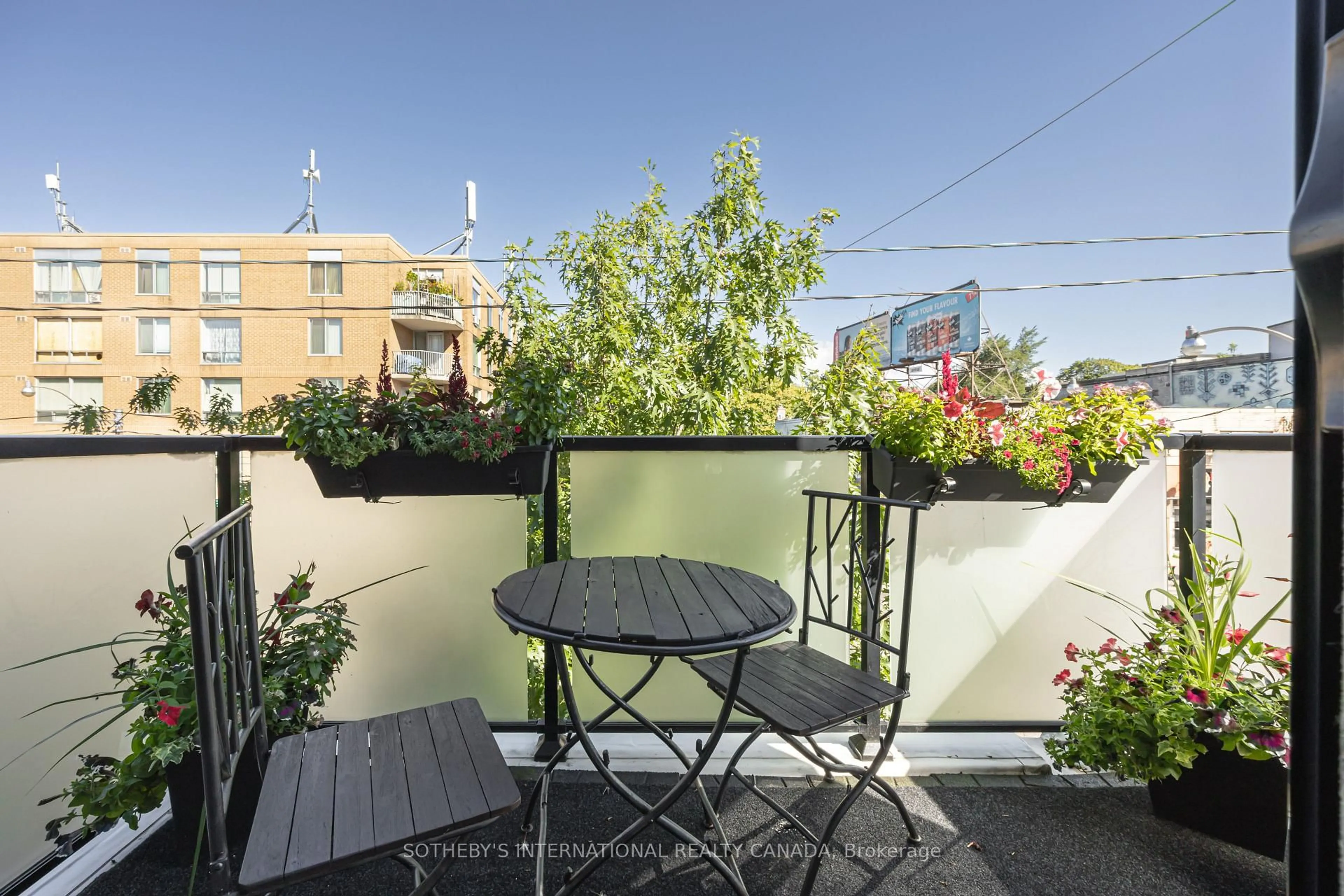 Balcony in the apartment, street for 1331 Gerrard St #4, Toronto Ontario M4L 1Y8