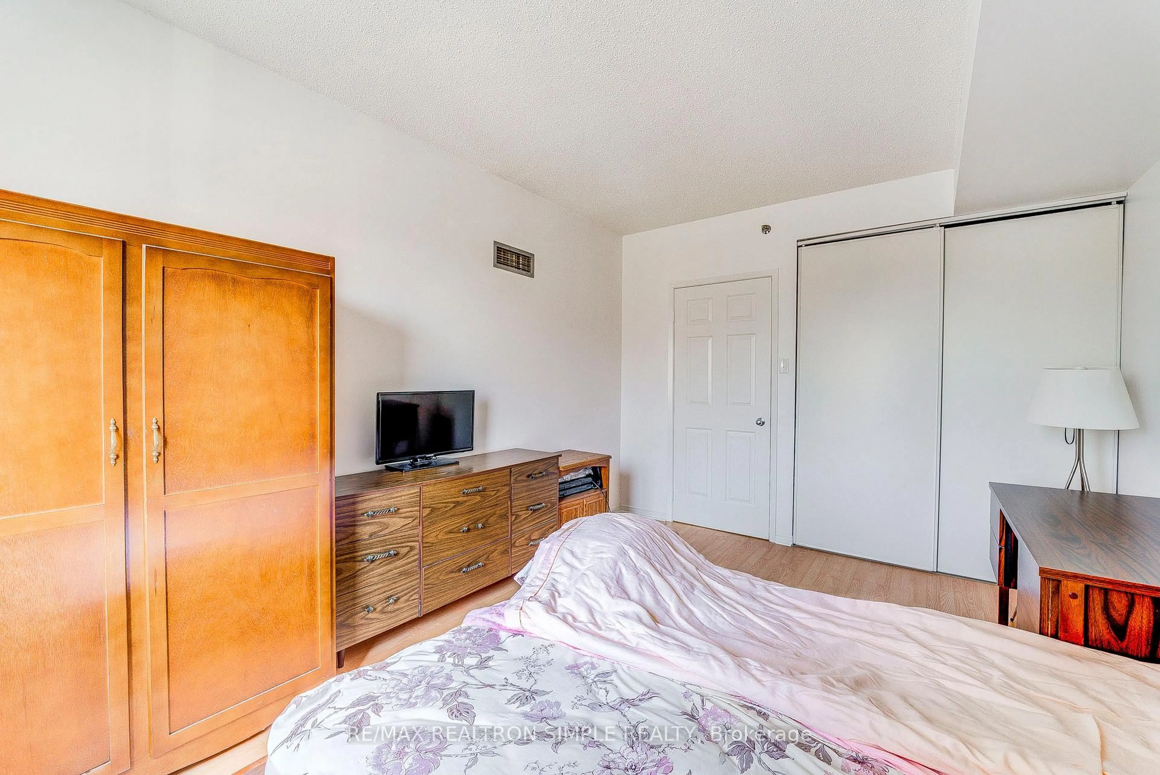 A pic of a room for 5800 Sheppard Ave #202, Toronto Ontario M1B 5J7