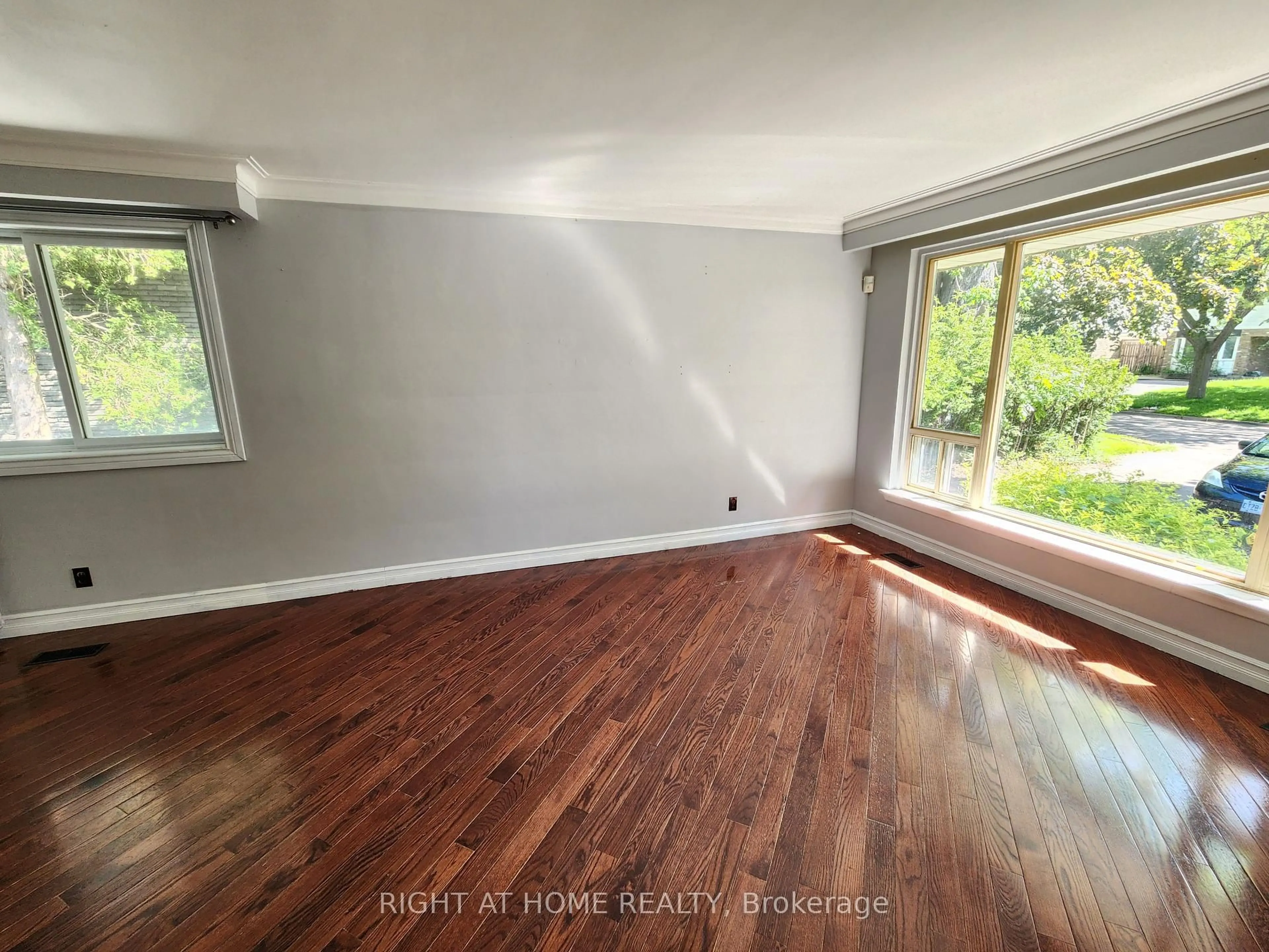 A pic of a room for 332 Viewmount St, Oshawa Ontario L1H 7C3