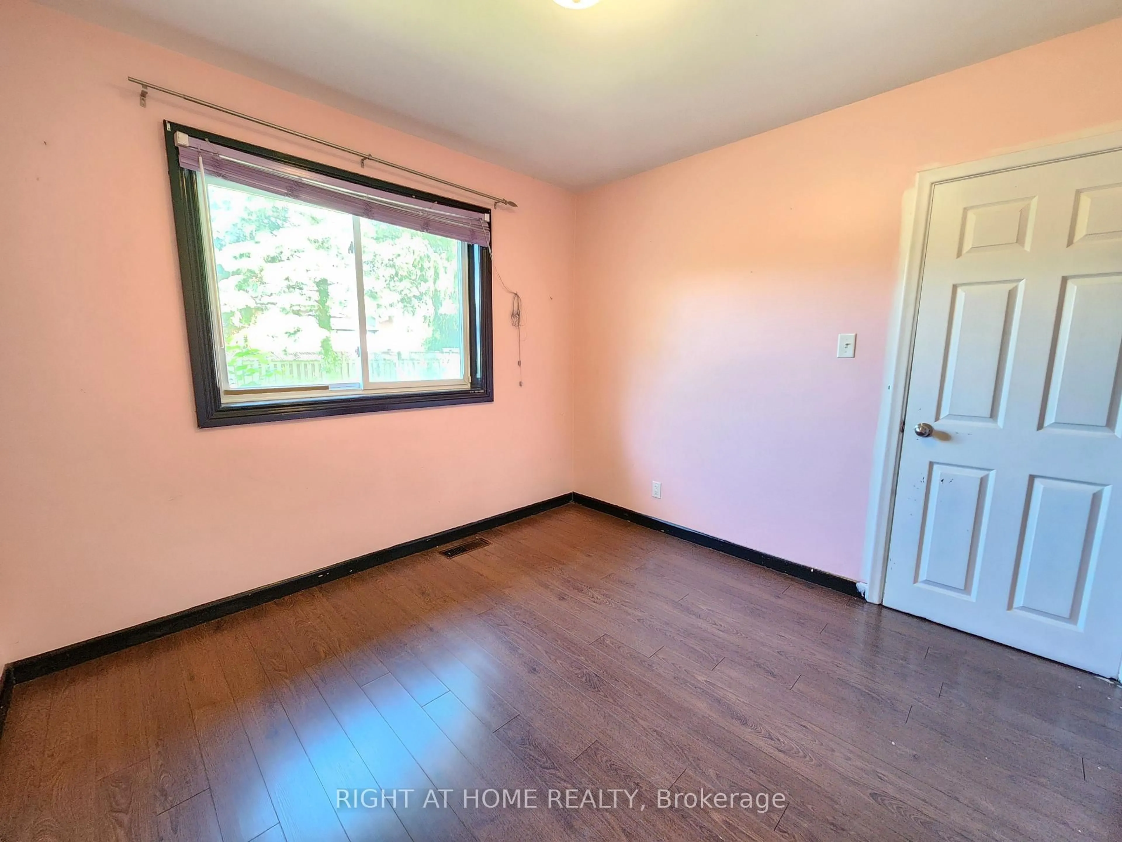 A pic of a room for 332 Viewmount St, Oshawa Ontario L1H 7C3