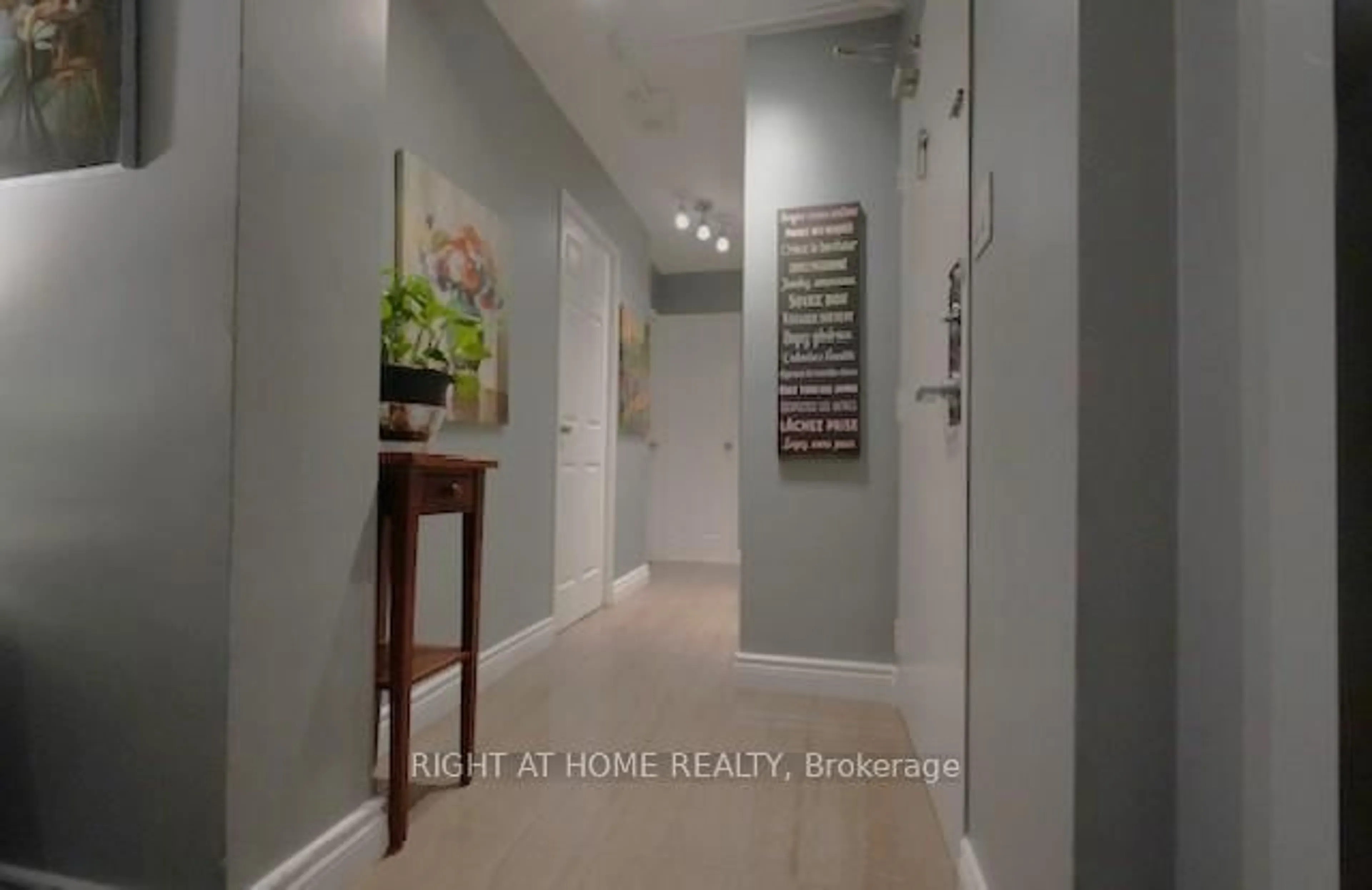 Indoor entryway for 5 Massey Sq #411, Toronto Ontario M4C 5L6