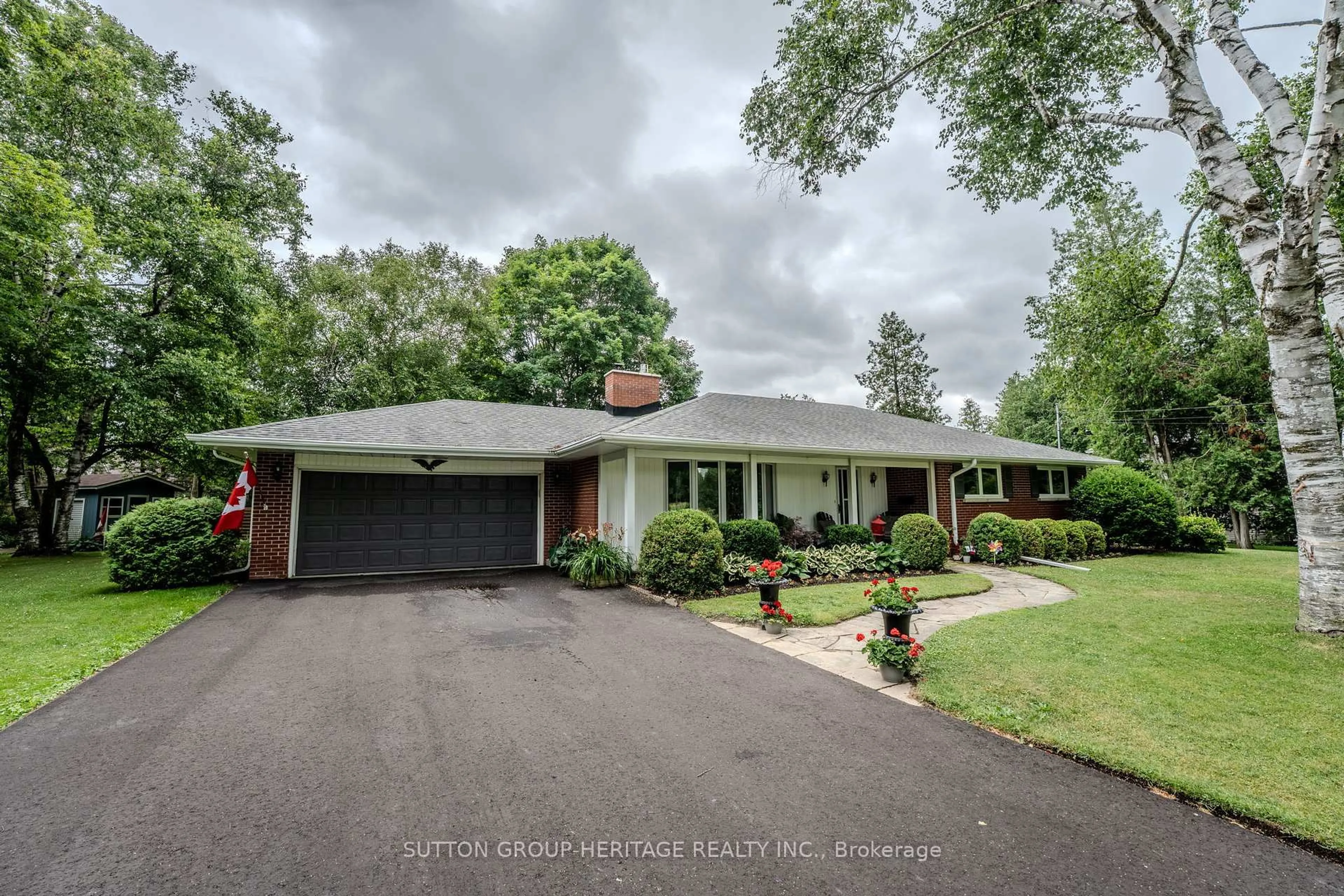 A pic from outside/outdoor area/front of a property/back of a property/a pic from drone, street for 1562 King St, Scugog Ontario L9L 1B5