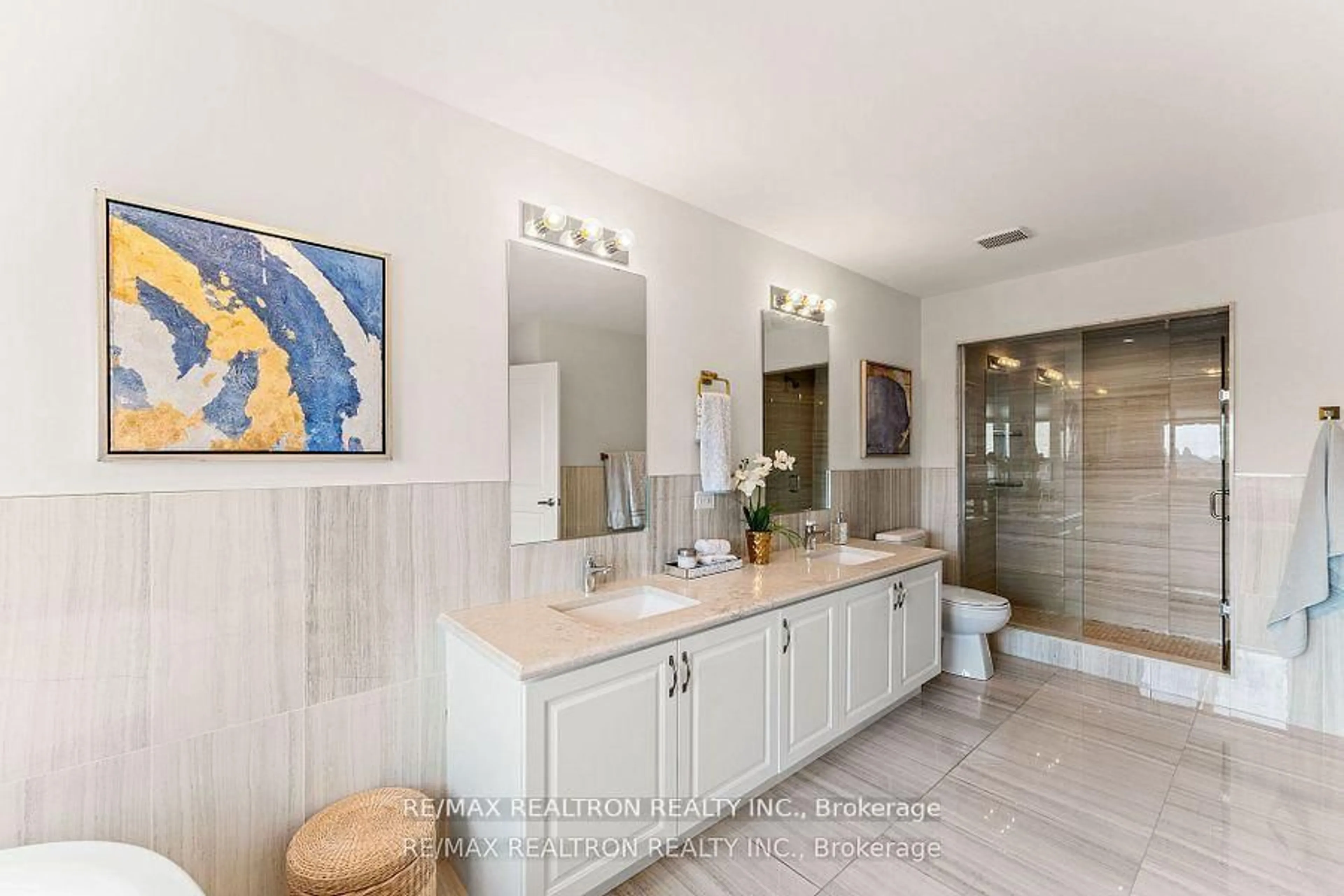 Contemporary bathroom, ceramic/tile floor for 2657 Sapphire Dr, Pickering Ontario L1X 0G6