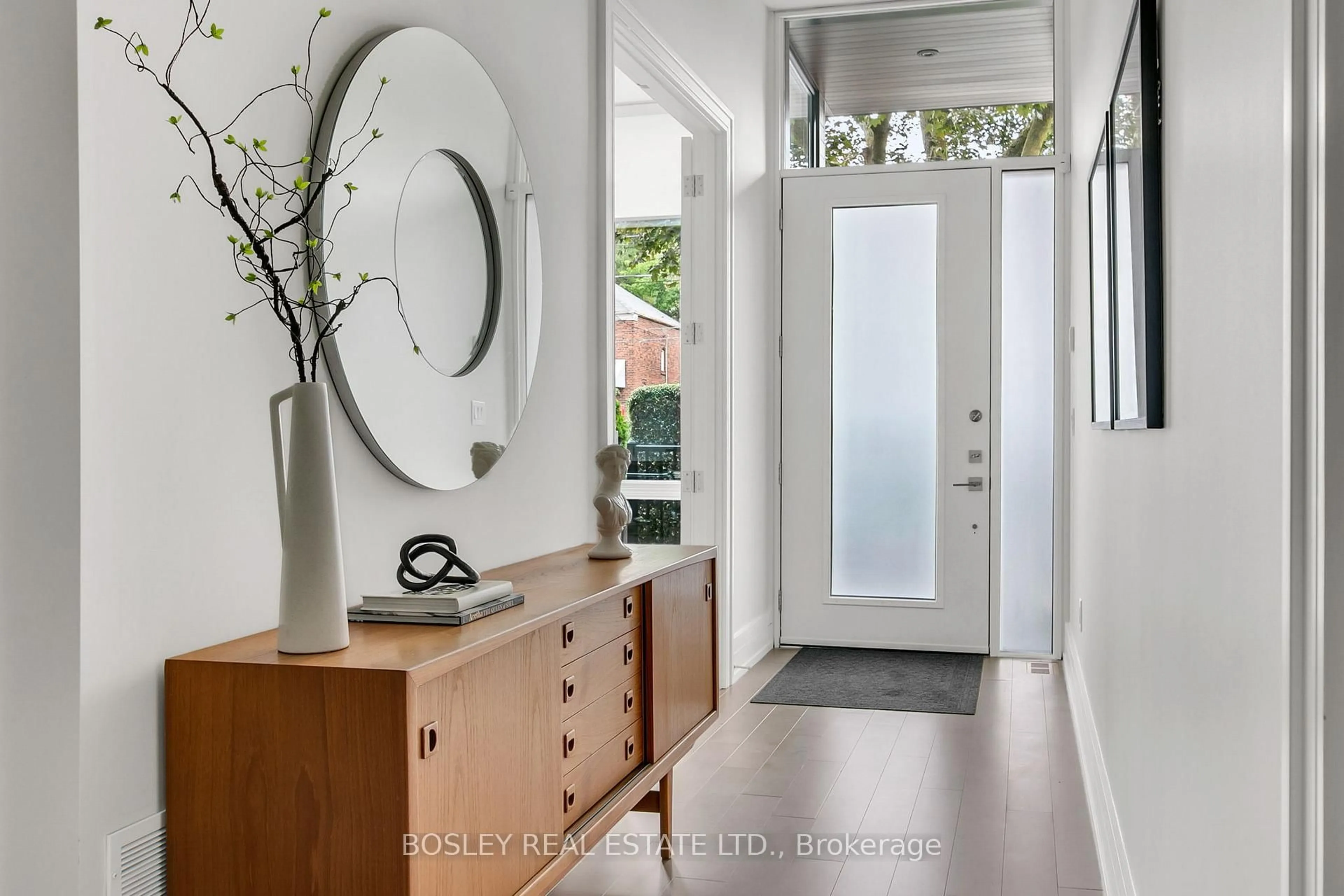 Indoor entryway for 1144 Broadview Ave, Toronto Ontario M4K 2S5