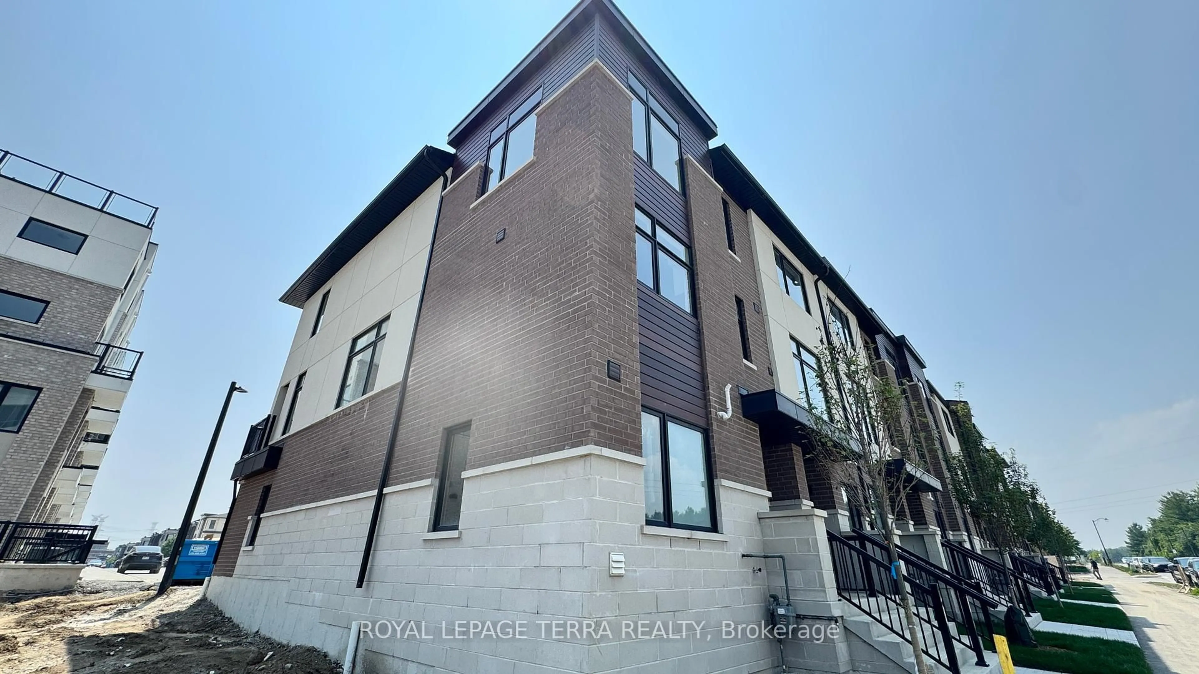 Unknown for 1695 Dersan St #111, Pickering Ontario L1X 0S9