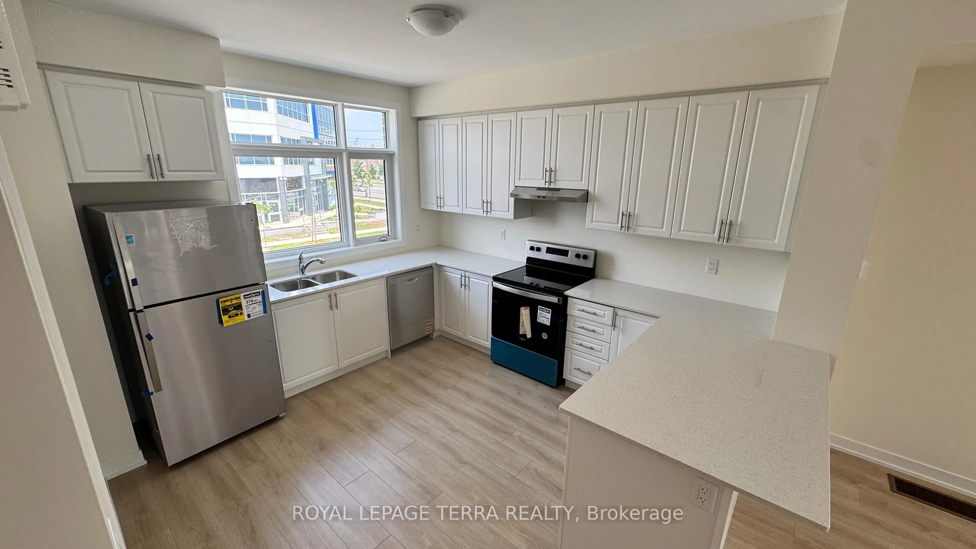 Standard kitchen, unknown for 1695 Dersan St #111, Pickering Ontario L1X 0S9