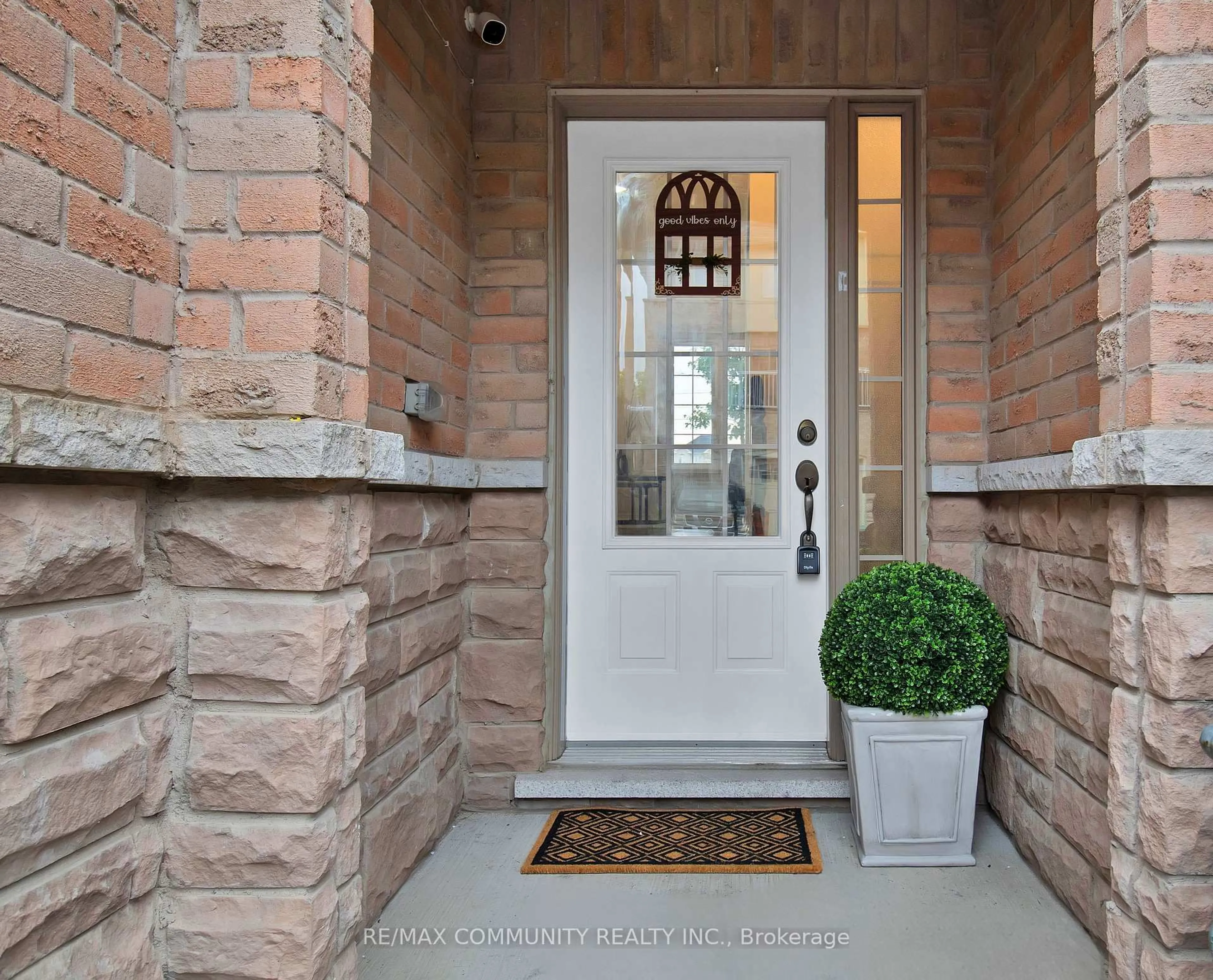 Indoor entryway for 431 Rossland Rd, Ajax Ontario L1Z 0M7