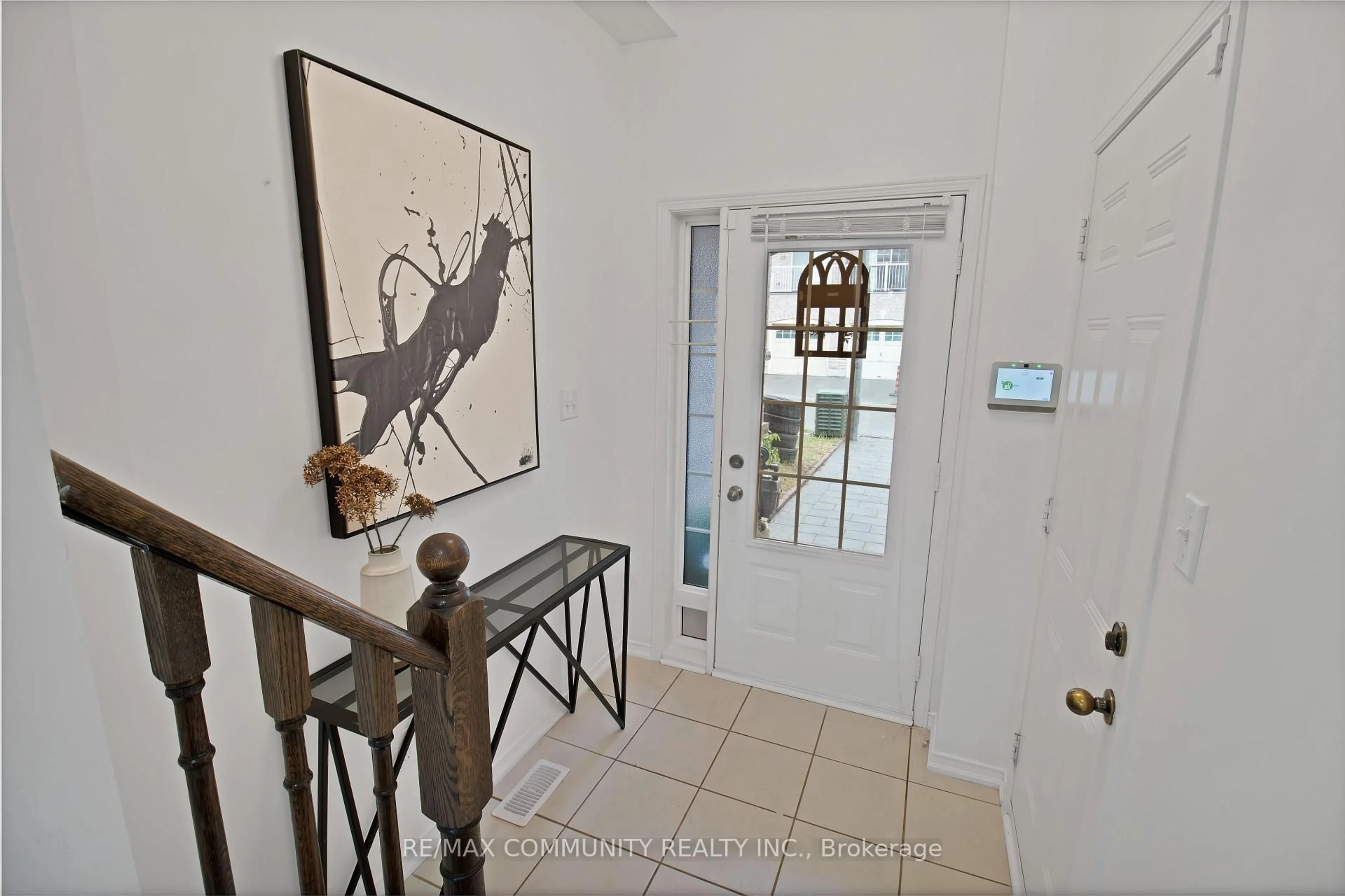 Indoor entryway for 431 Rossland Rd, Ajax Ontario L1Z 0M7