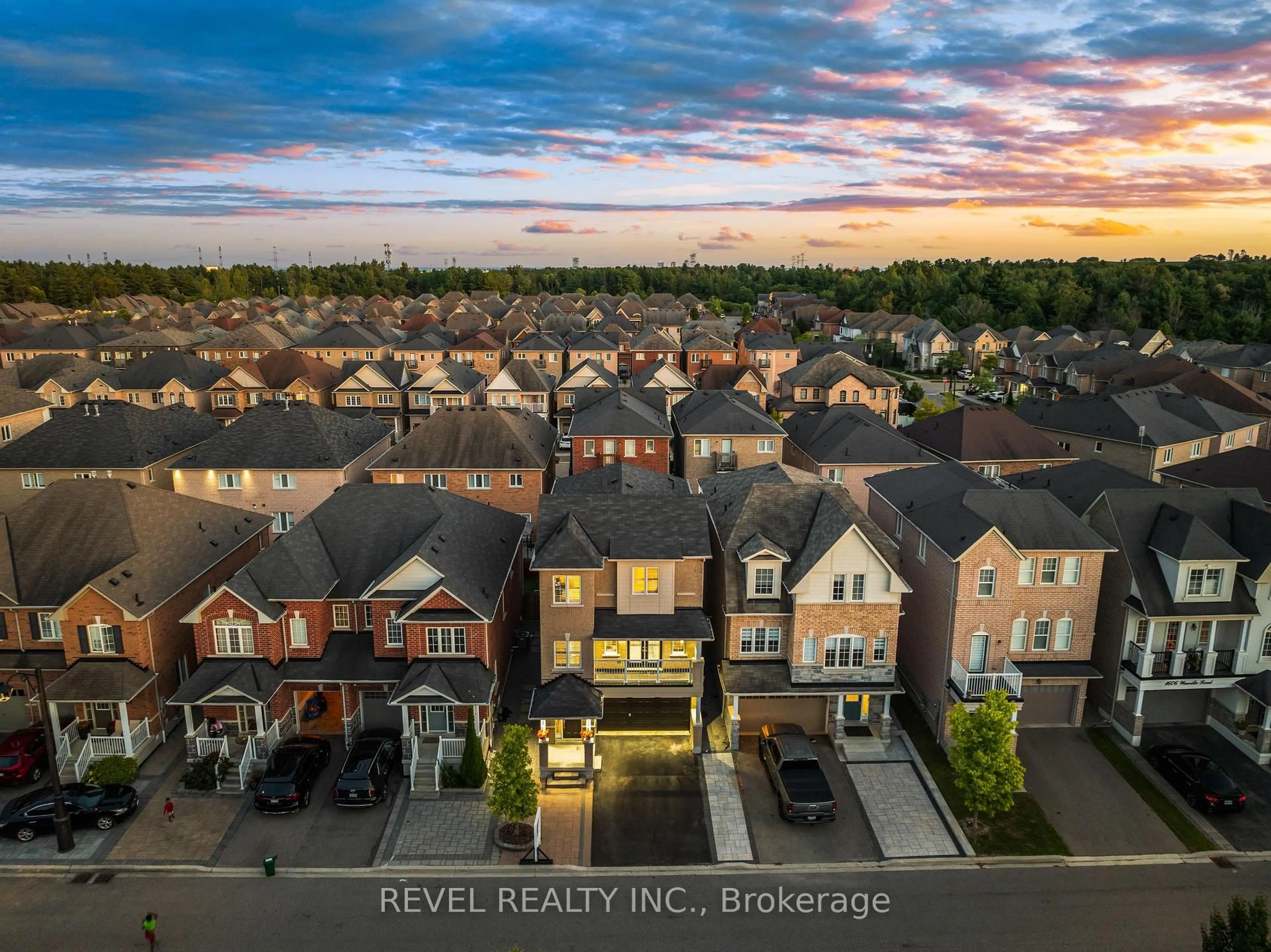 A pic from outside/outdoor area/front of a property/back of a property/a pic from drone, unknown for 1612 Winville Rd, Pickering Ontario L1X 0C7