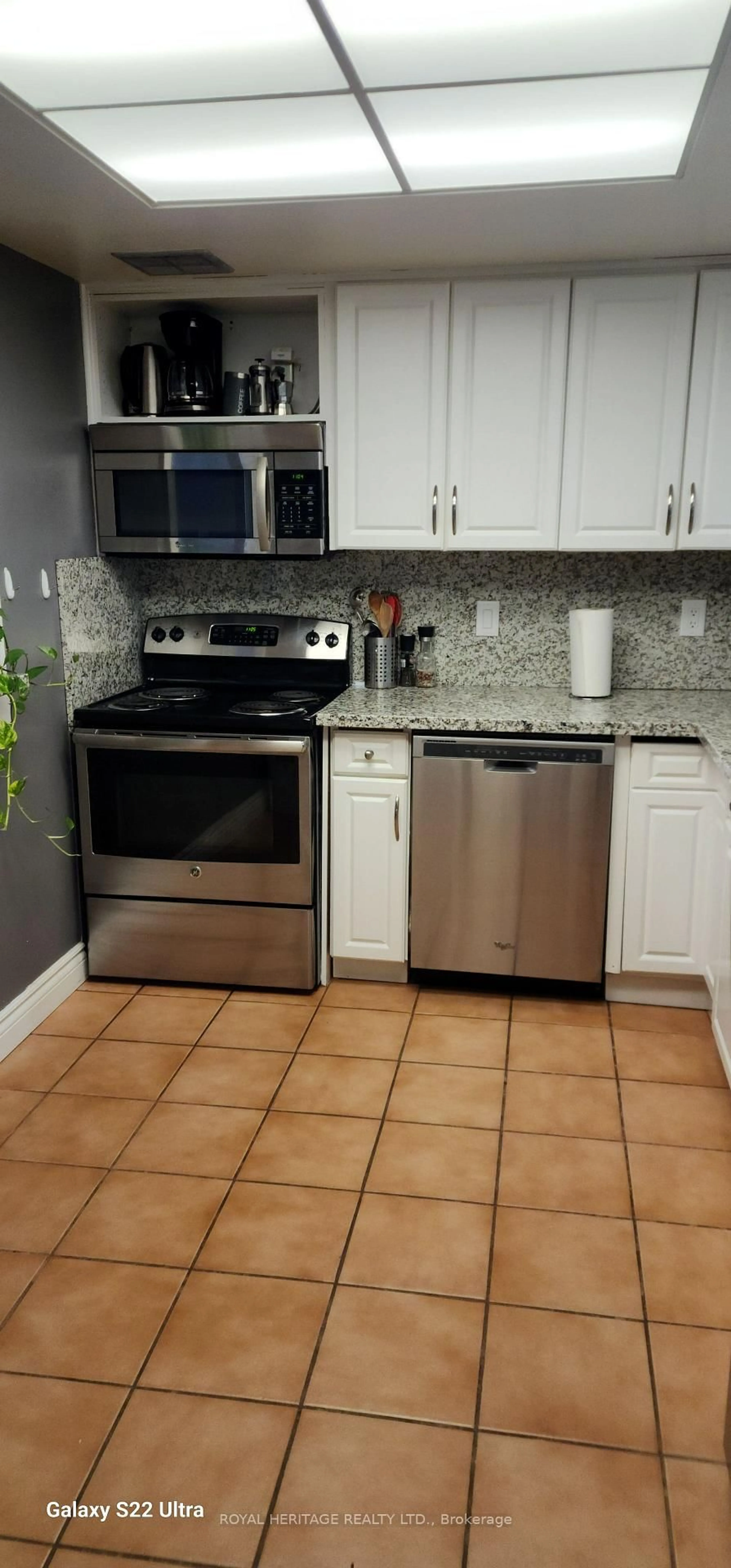 Standard kitchen, ceramic/tile floor for 20 Dean Park Rd #1116, Toronto Ontario M1B 3G9
