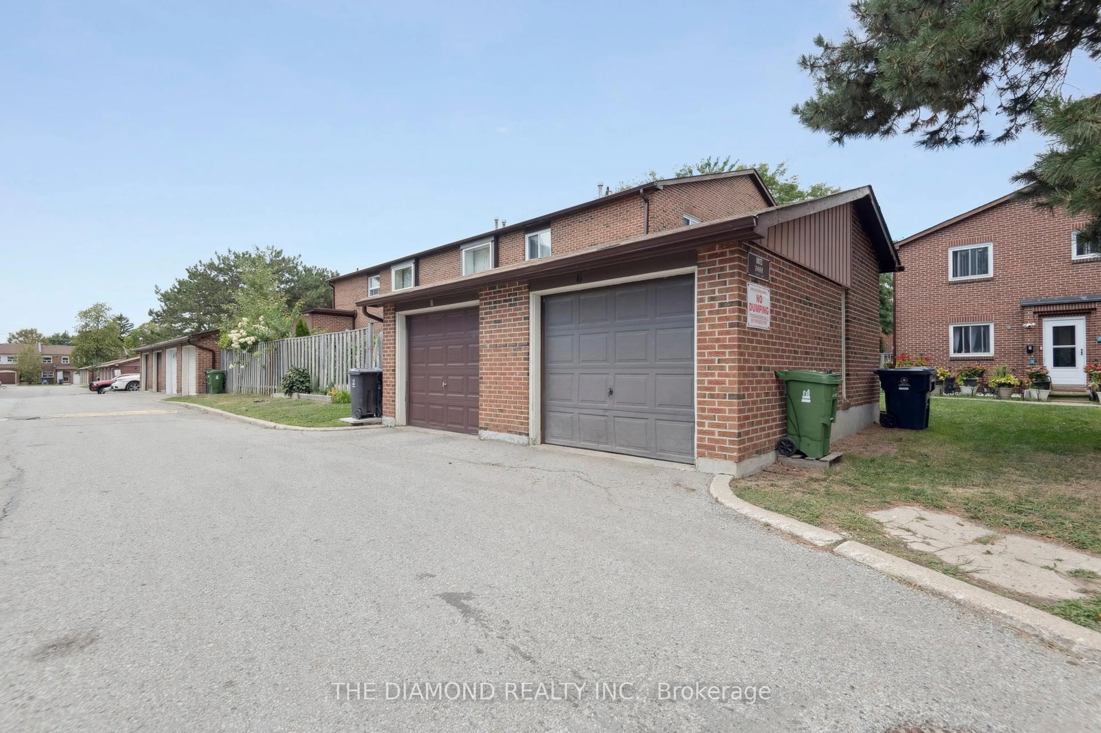 A pic from outside/outdoor area/front of a property/back of a property/a pic from drone, street for 72 Dusay Pl #6, Toronto Ontario M1W 2N2