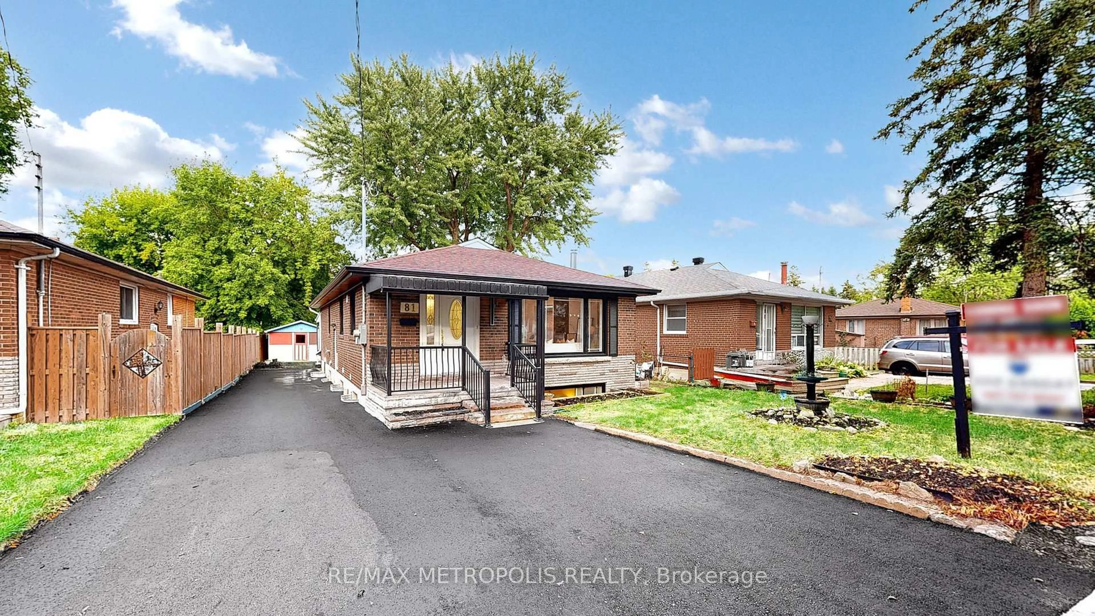 A pic from outside/outdoor area/front of a property/back of a property/a pic from drone, street for 81 Sedgemount Dr, Toronto Ontario M1H 1X5