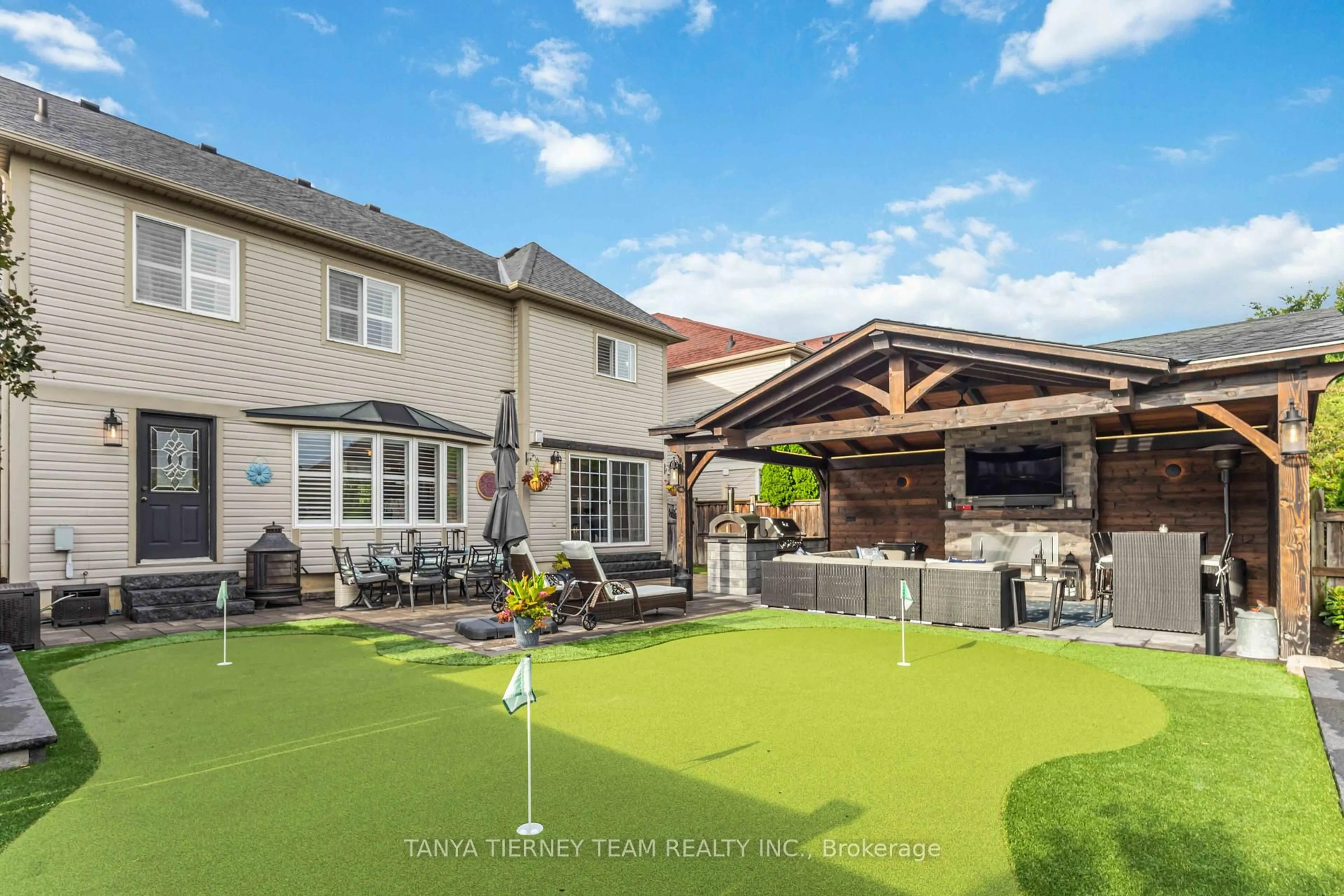 Patio, street for 11 Claridge Cres, Whitby Ontario L1R 3E2