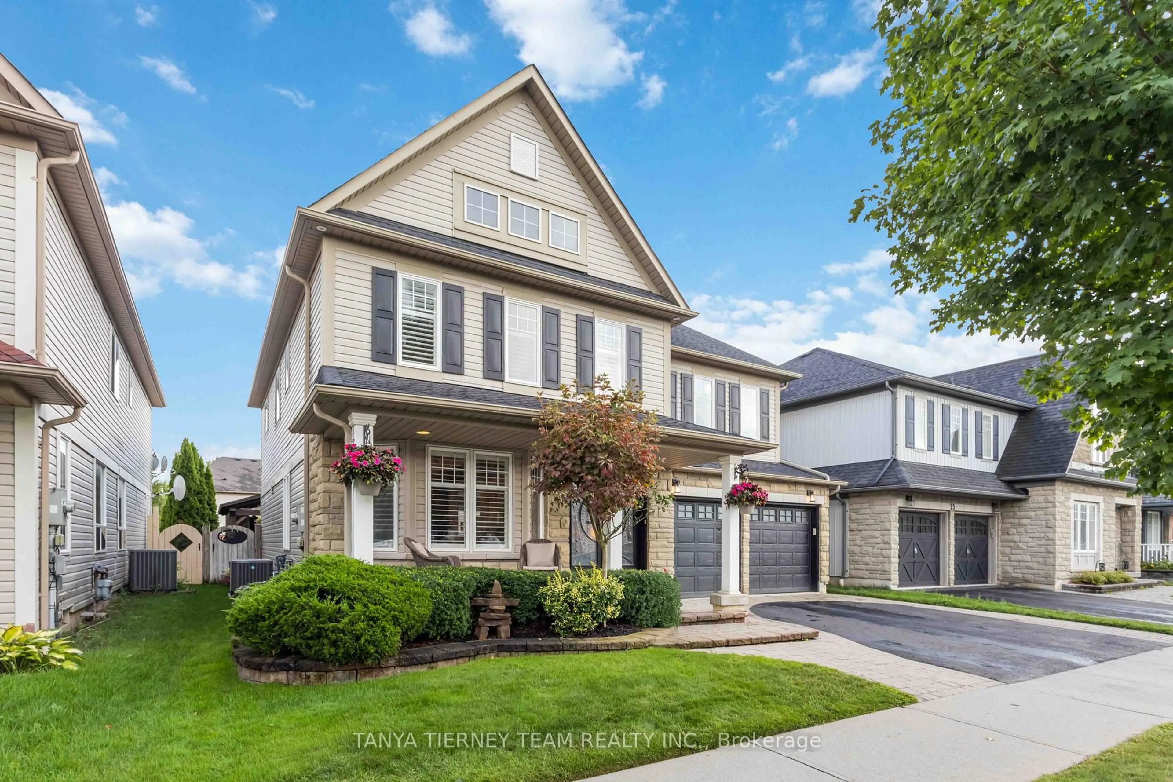 Home with vinyl exterior material, street for 11 Claridge Cres, Whitby Ontario L1R 3E2