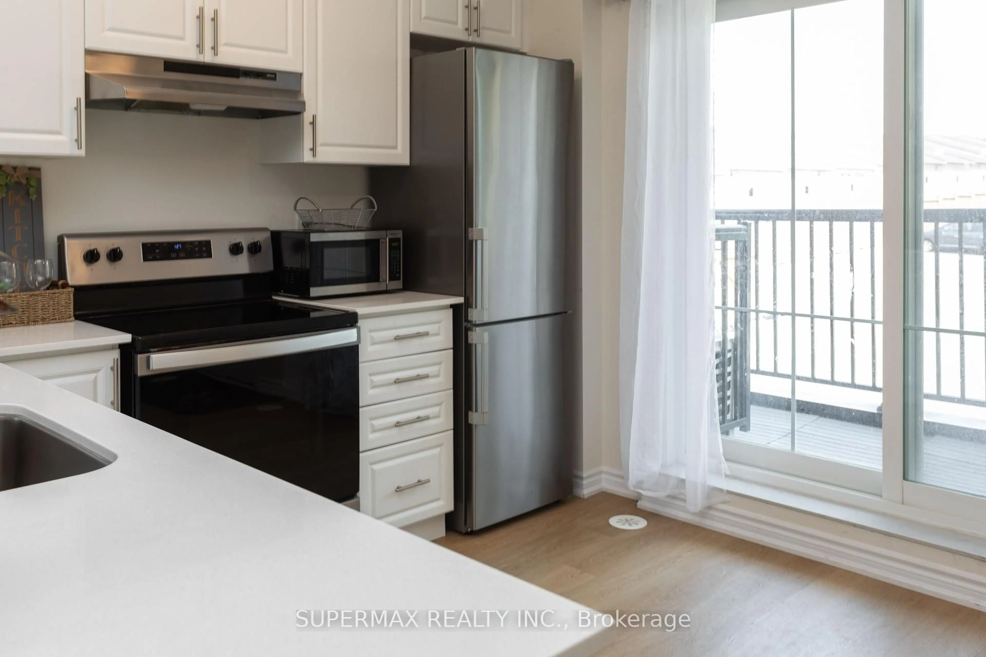 Standard kitchen, wood/laminate floor for 470 Beresford Path #10, Oshawa Ontario L1H 5S7